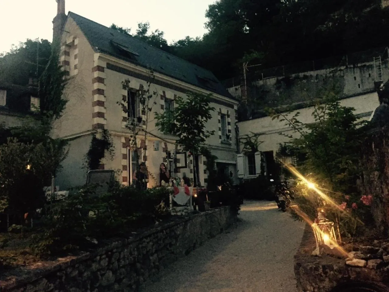 Facade/entrance in Les Troglos de la Tufolière