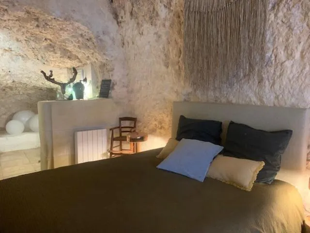 Bed in Les Troglos de la Tufolière