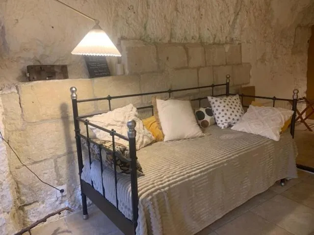 Bed in Les Troglos de la Tufolière
