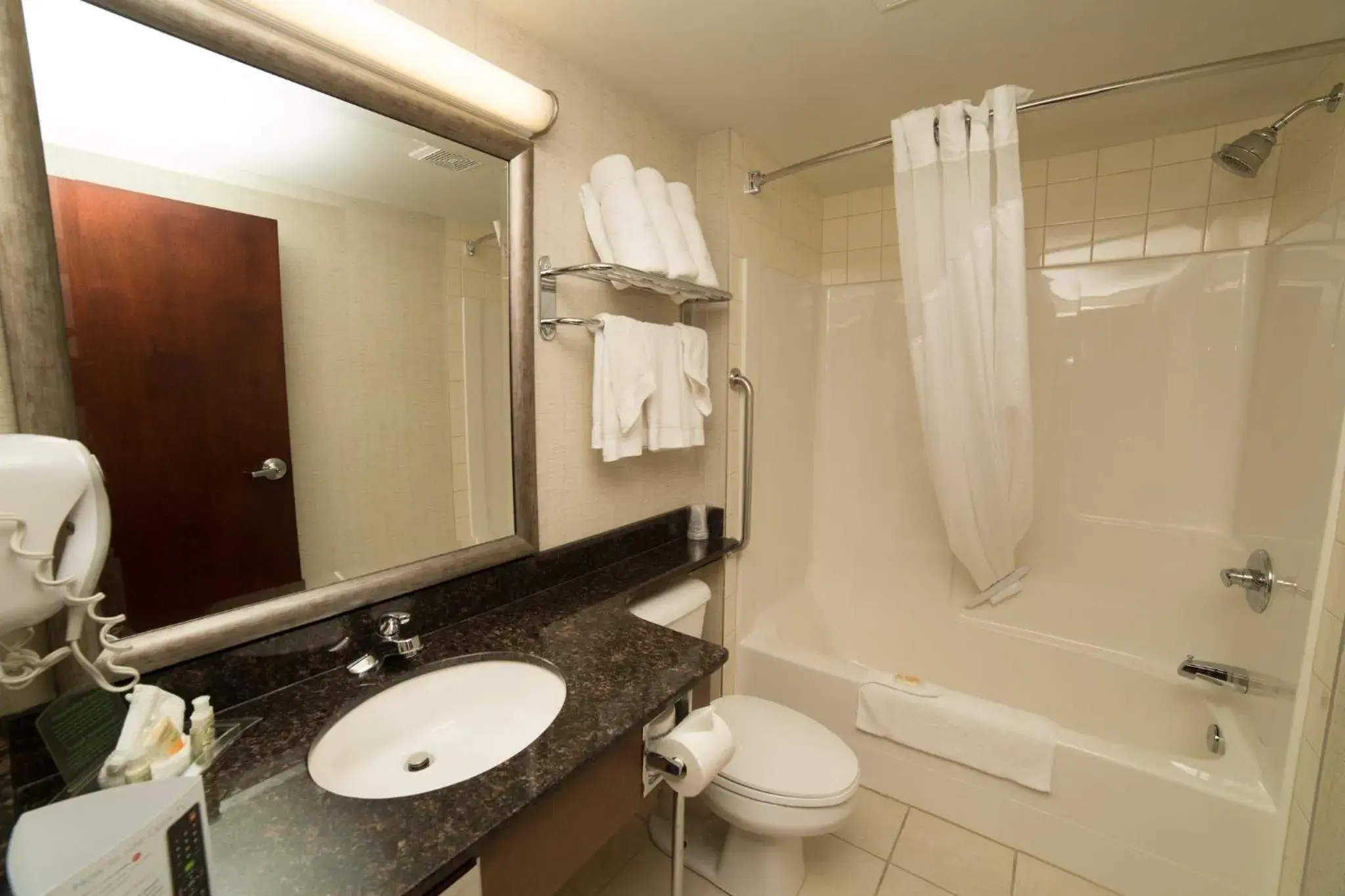 Standard Room in Holiday Inn & Suites Lloydminster by IHG Standard Room in Holiday Inn & Suites Lloydminster by IHG