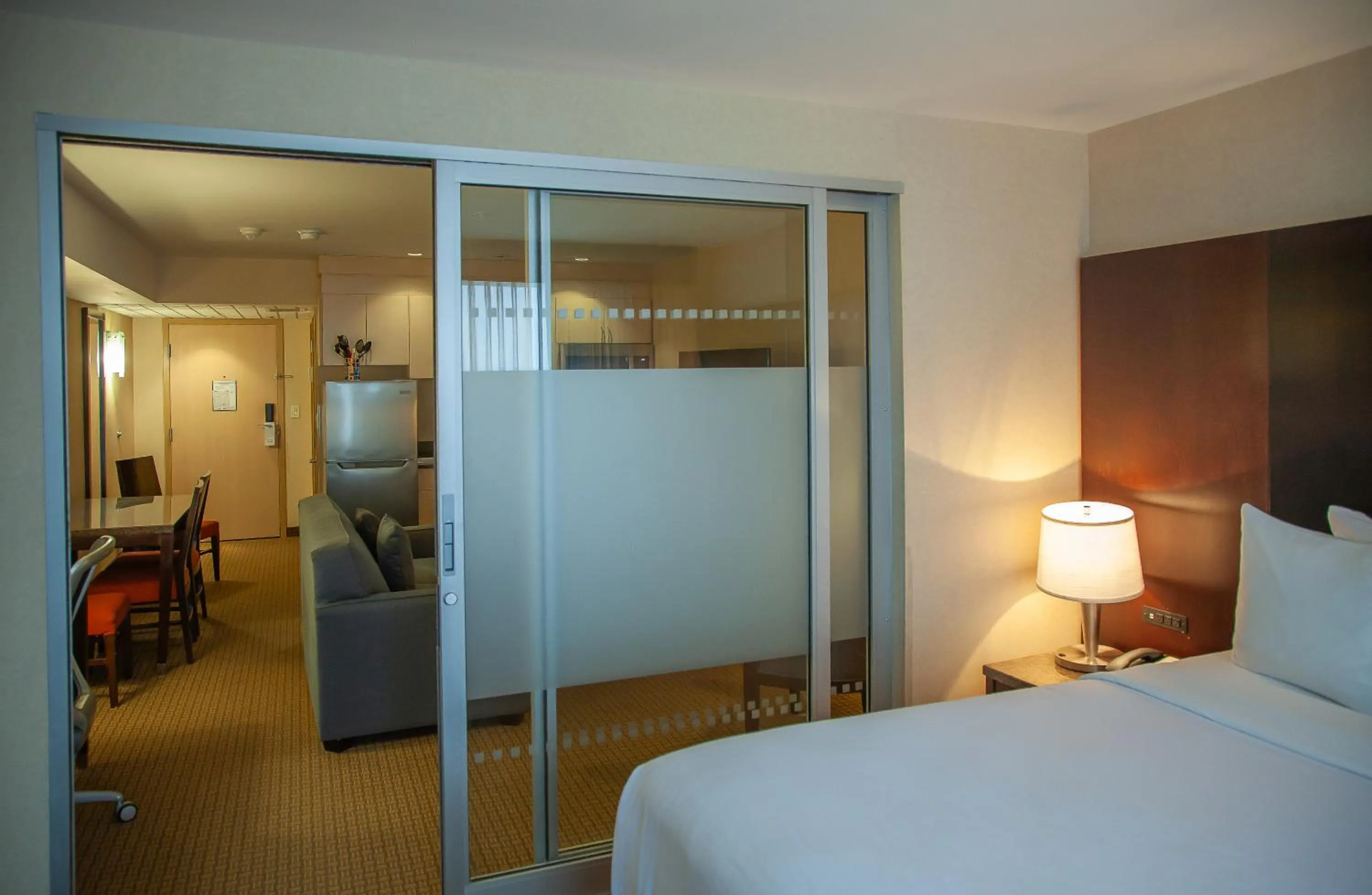 Bedroom, Bed in iHOTEL & Conference Centre Red Deer