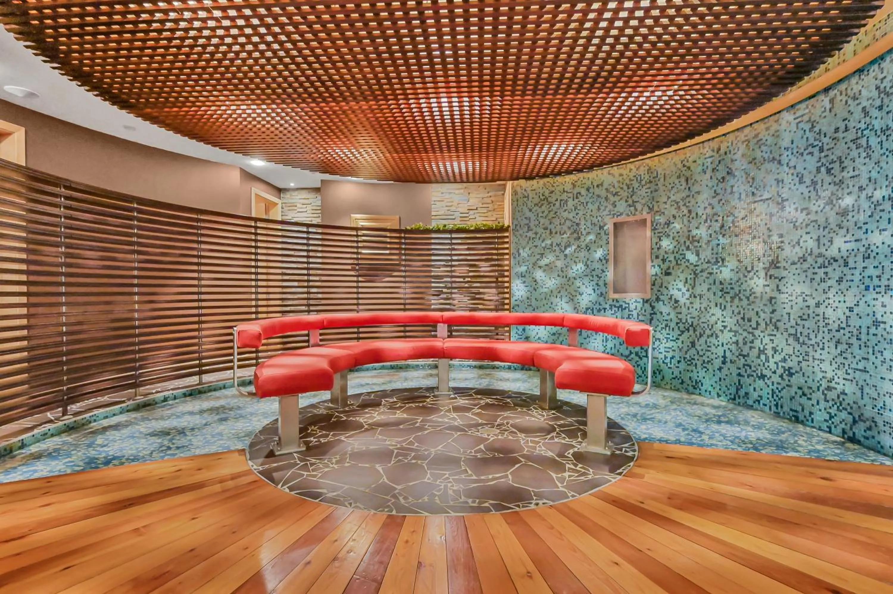 Spa and wellness centre/facilities in iHOTEL & Conference Centre Red Deer