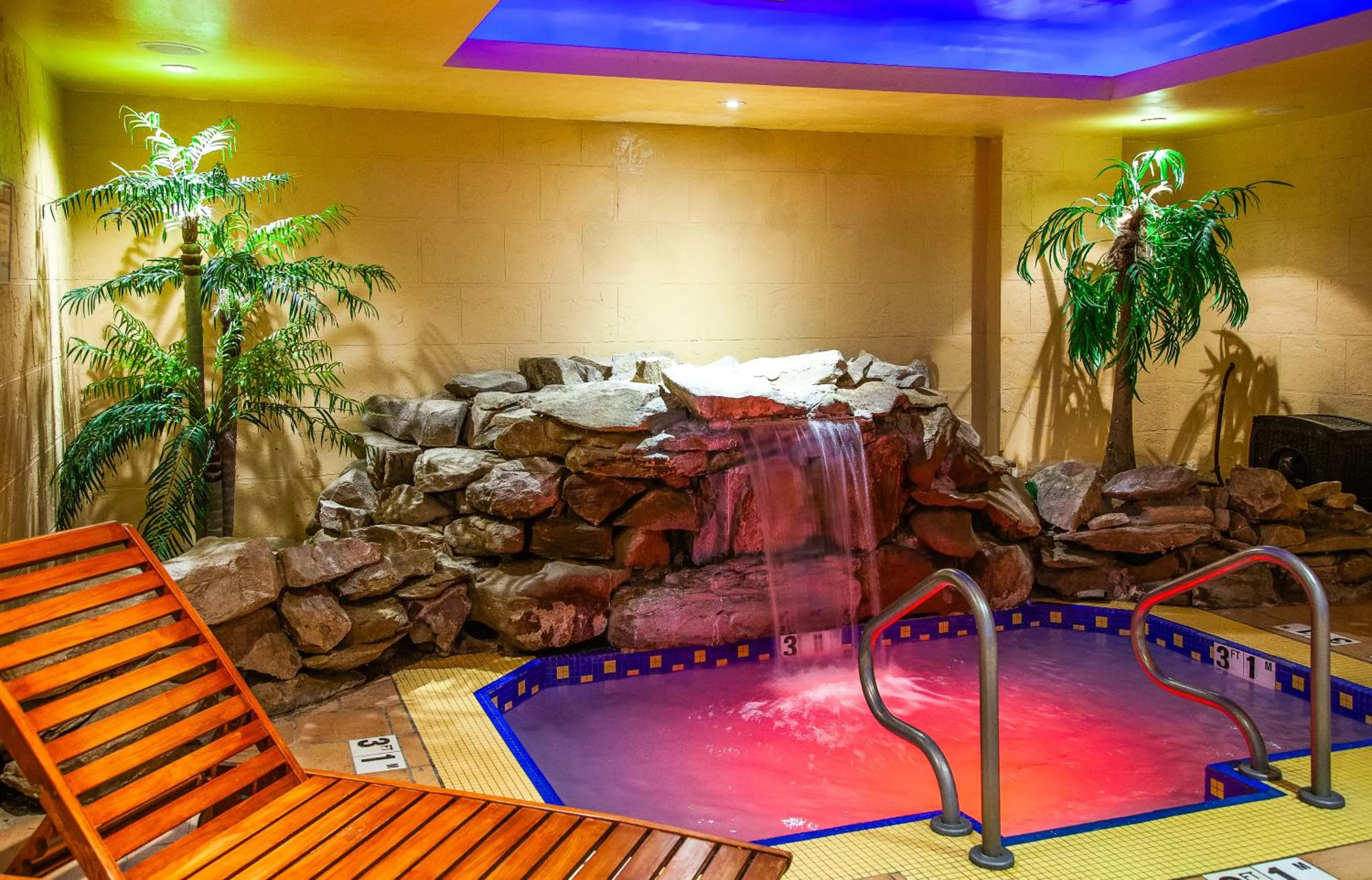 Hot Tub in iHOTEL & Conference Centre Red Deer