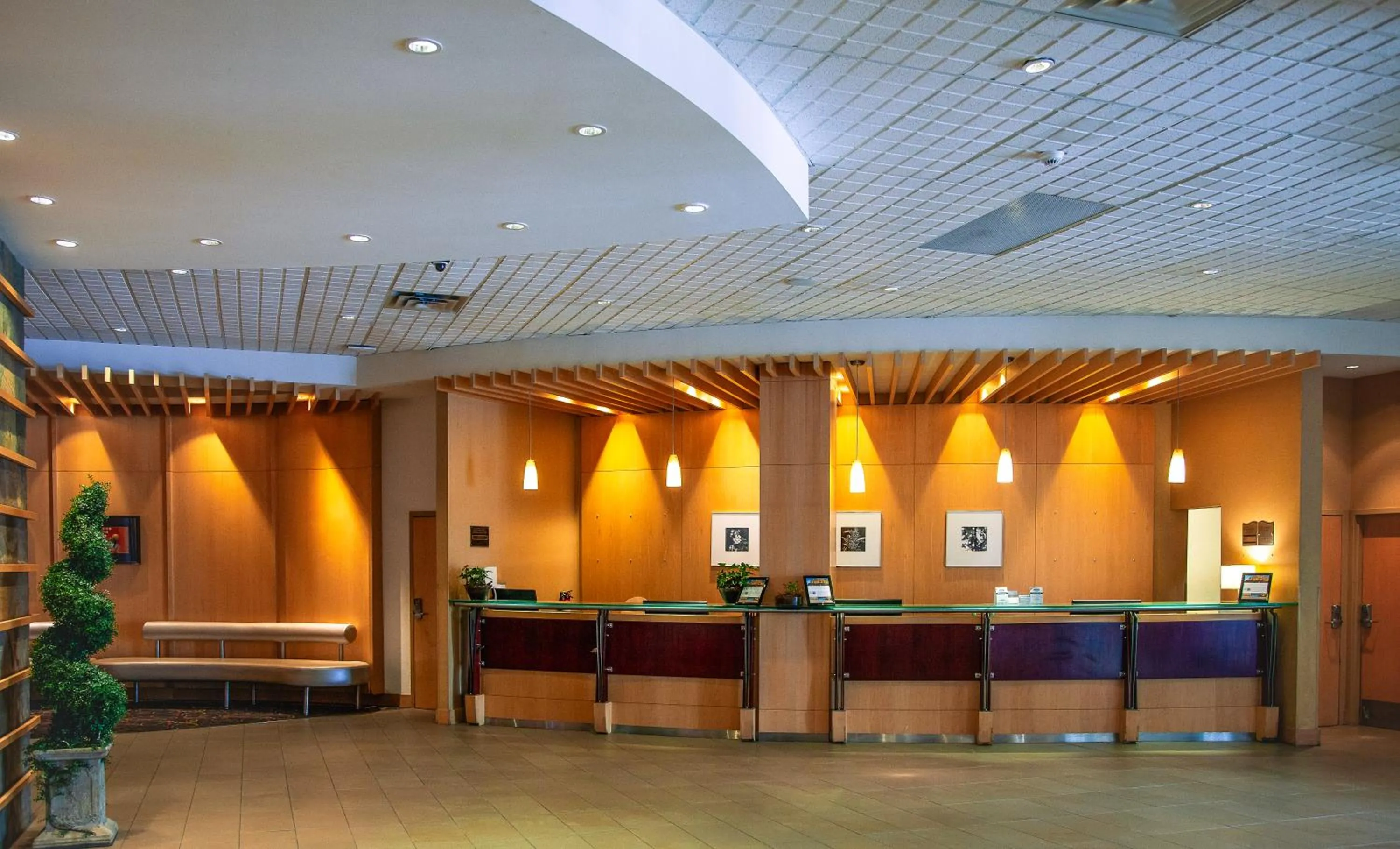 Lobby or reception in iHOTEL & Conference Centre Red Deer