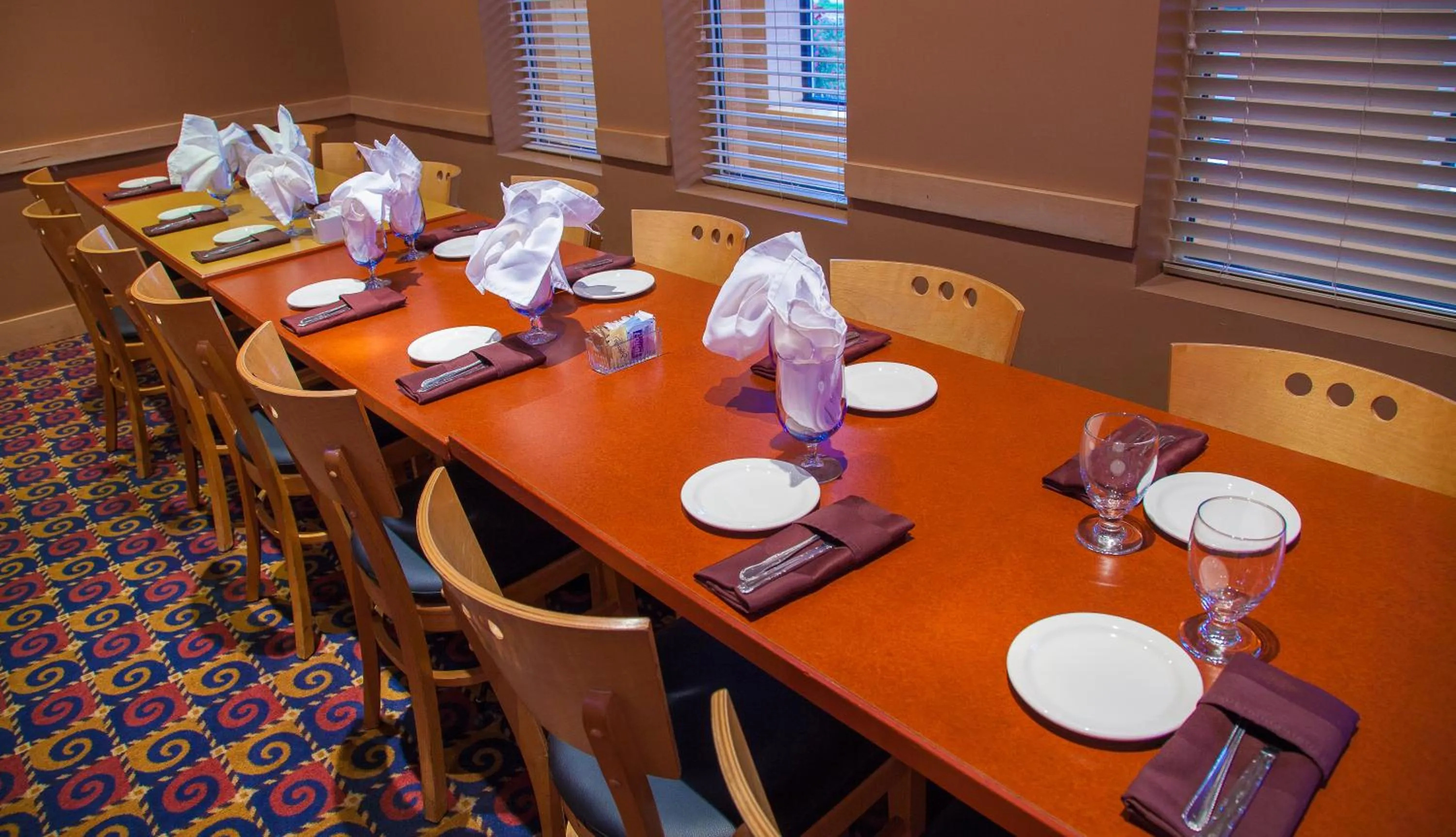 Restaurant/places to eat in iHOTEL & Conference Centre Red Deer
