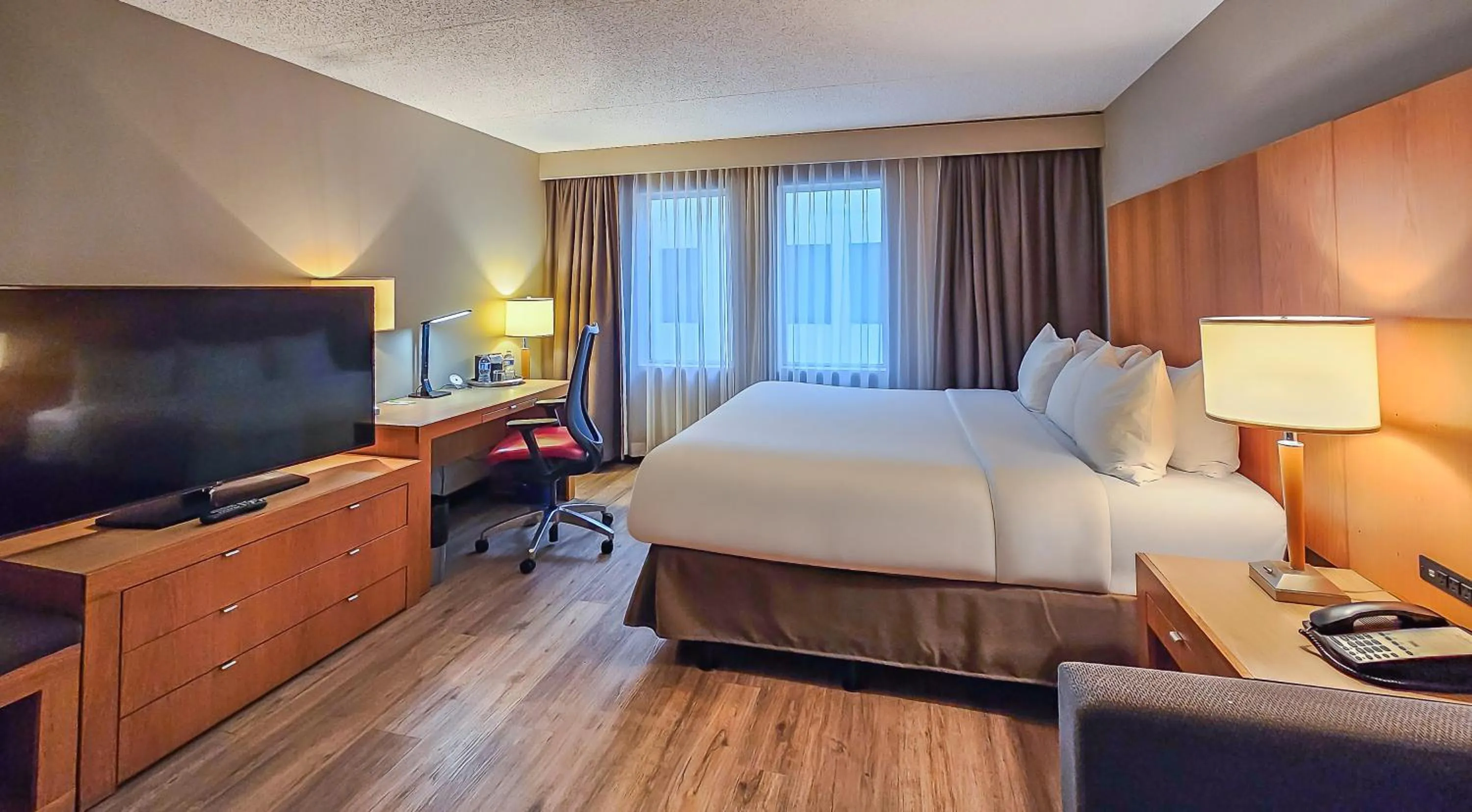 Bedroom, Bed in iHOTEL & Conference Centre Red Deer