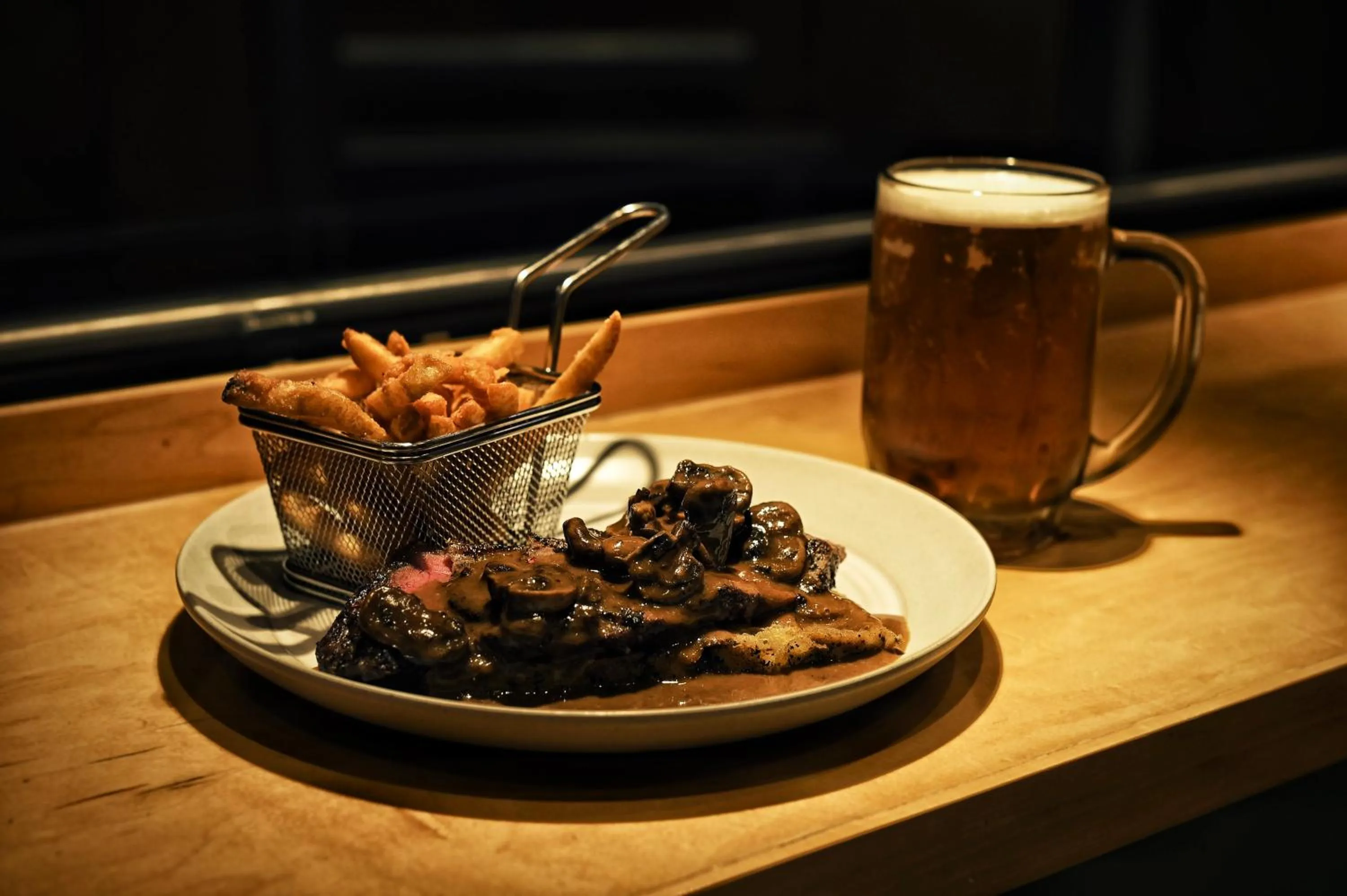 Food and drinks in iHOTEL & Conference Centre Red Deer