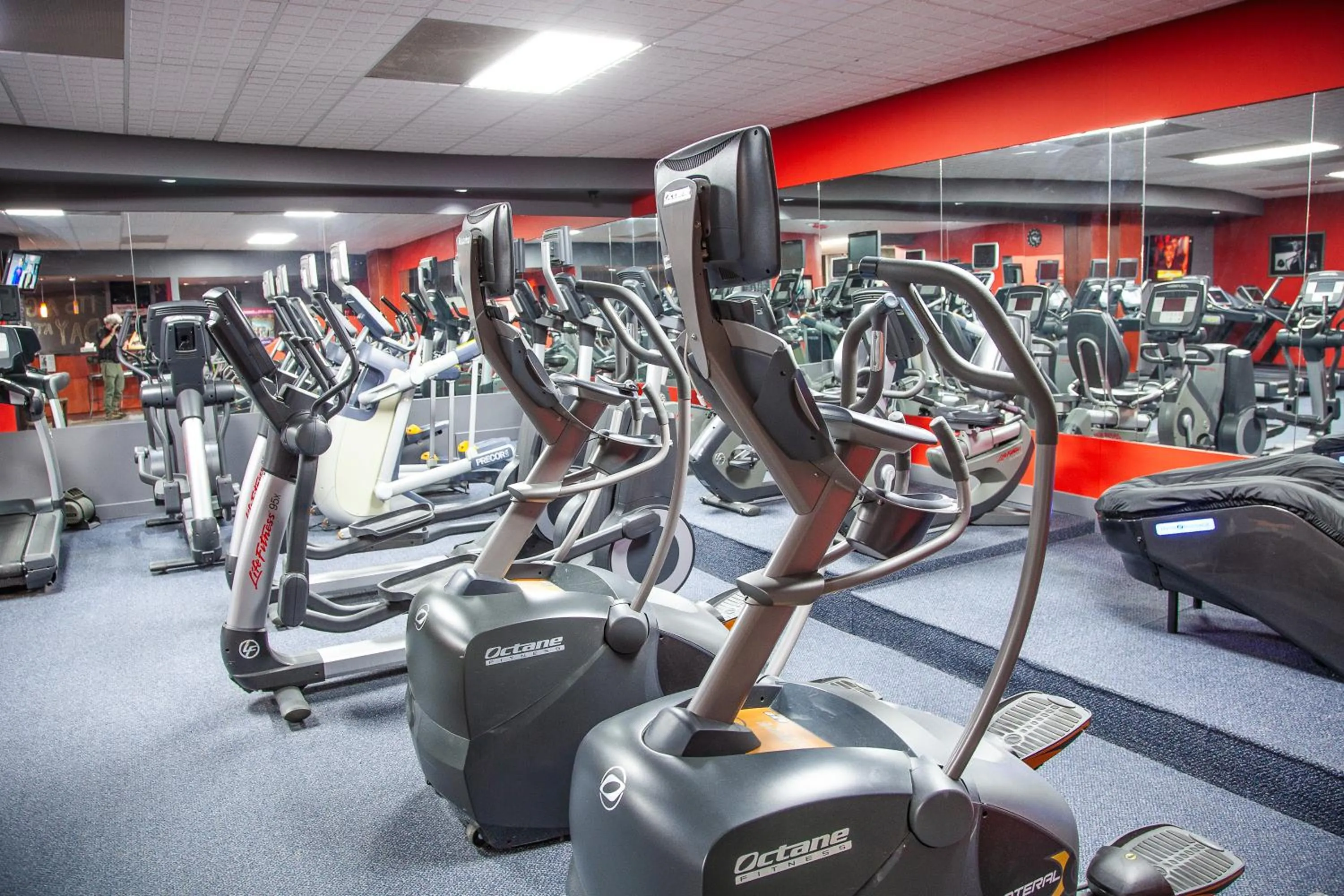 Fitness centre/facilities in iHOTEL & Conference Centre Red Deer