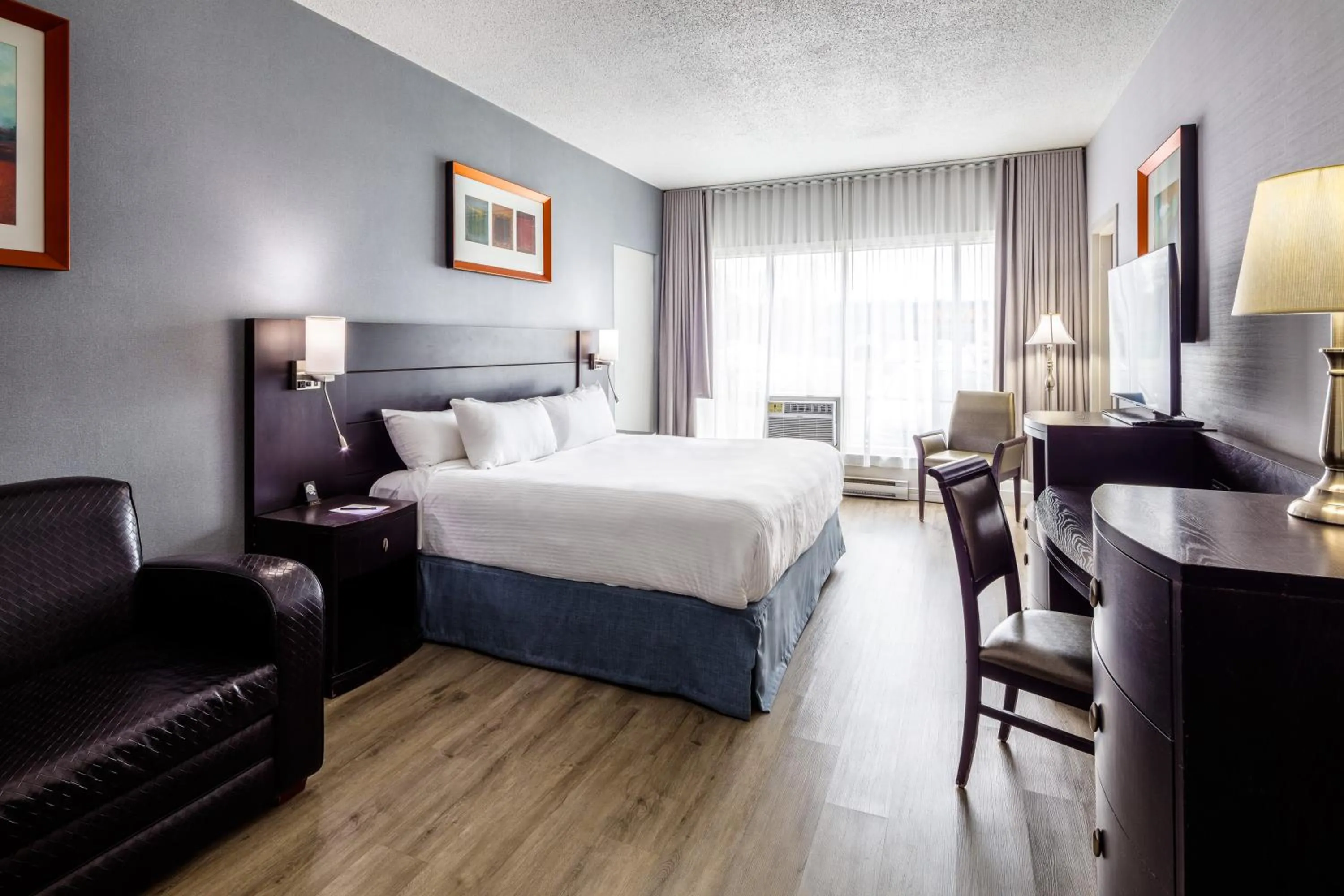 Bedroom, Bed in Auberge Royal Versailles