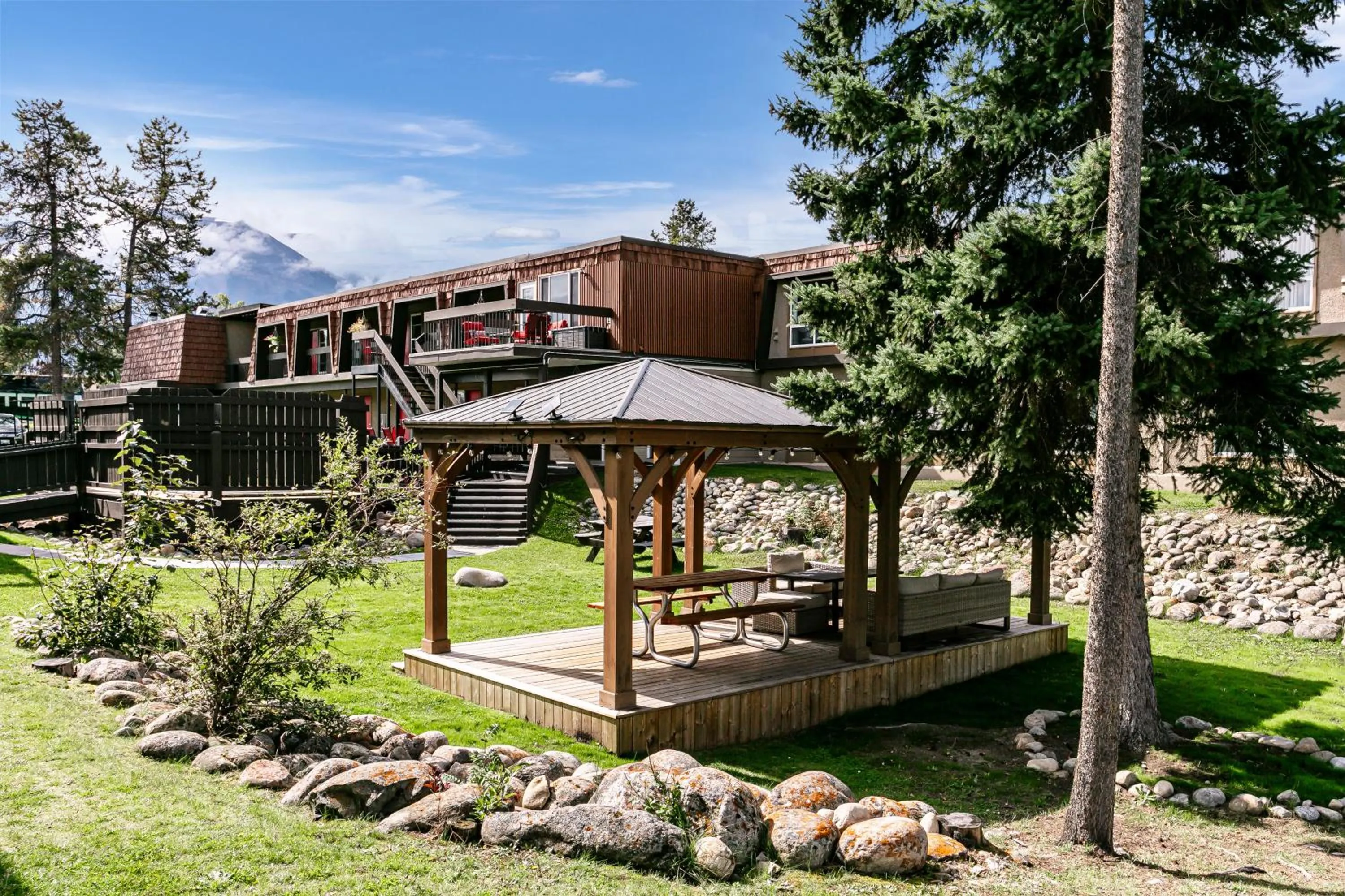Patio in Tonquin Inn