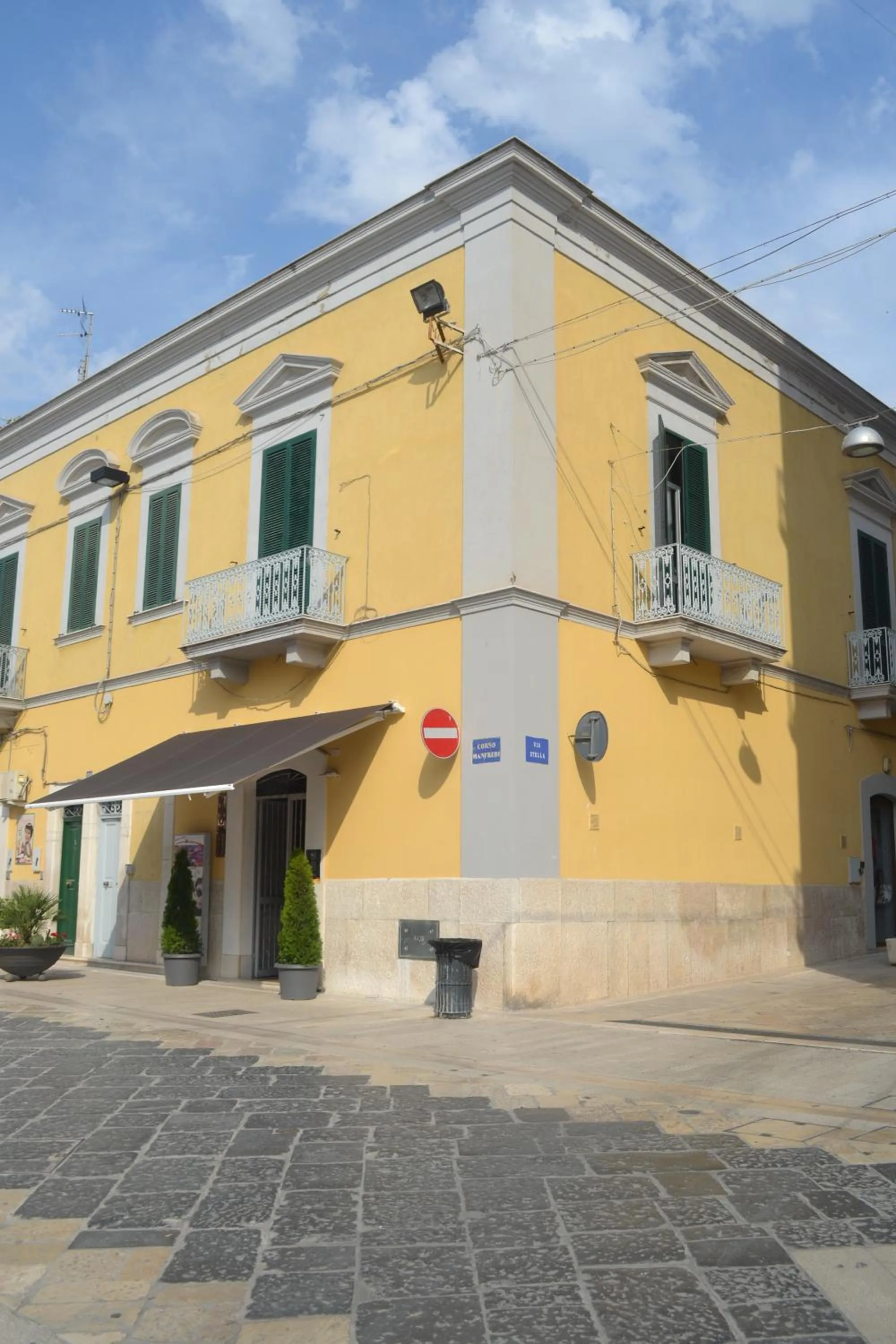 Facade/entrance in La Maison