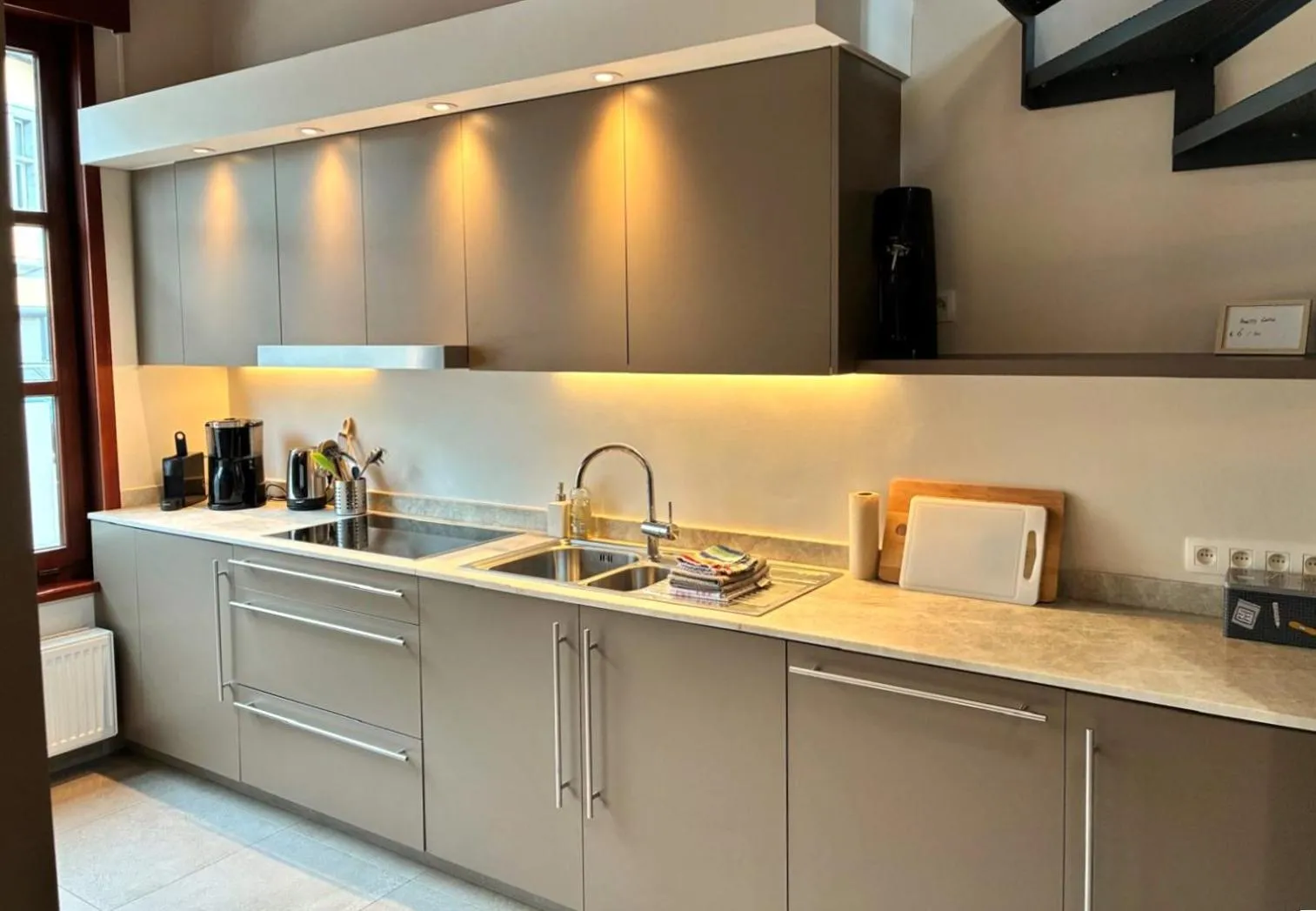 Spacious Design Home with Garden near Centre