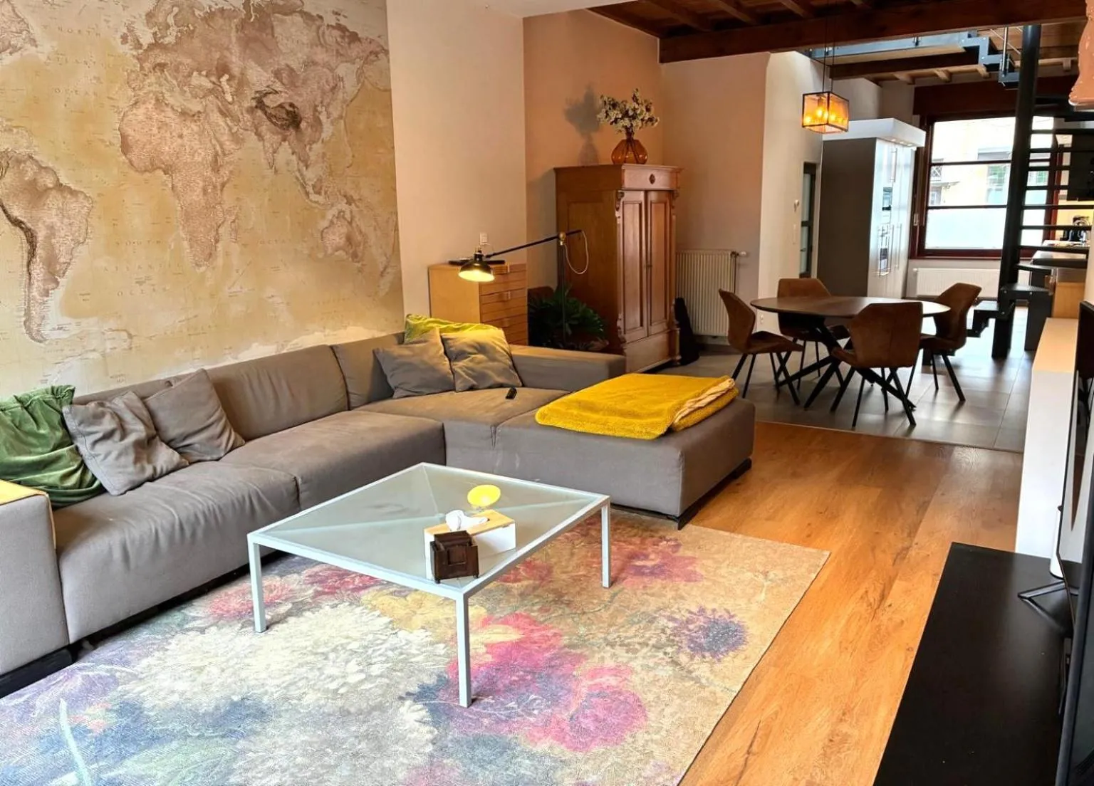 Spacious Design Home with Garden near Centre