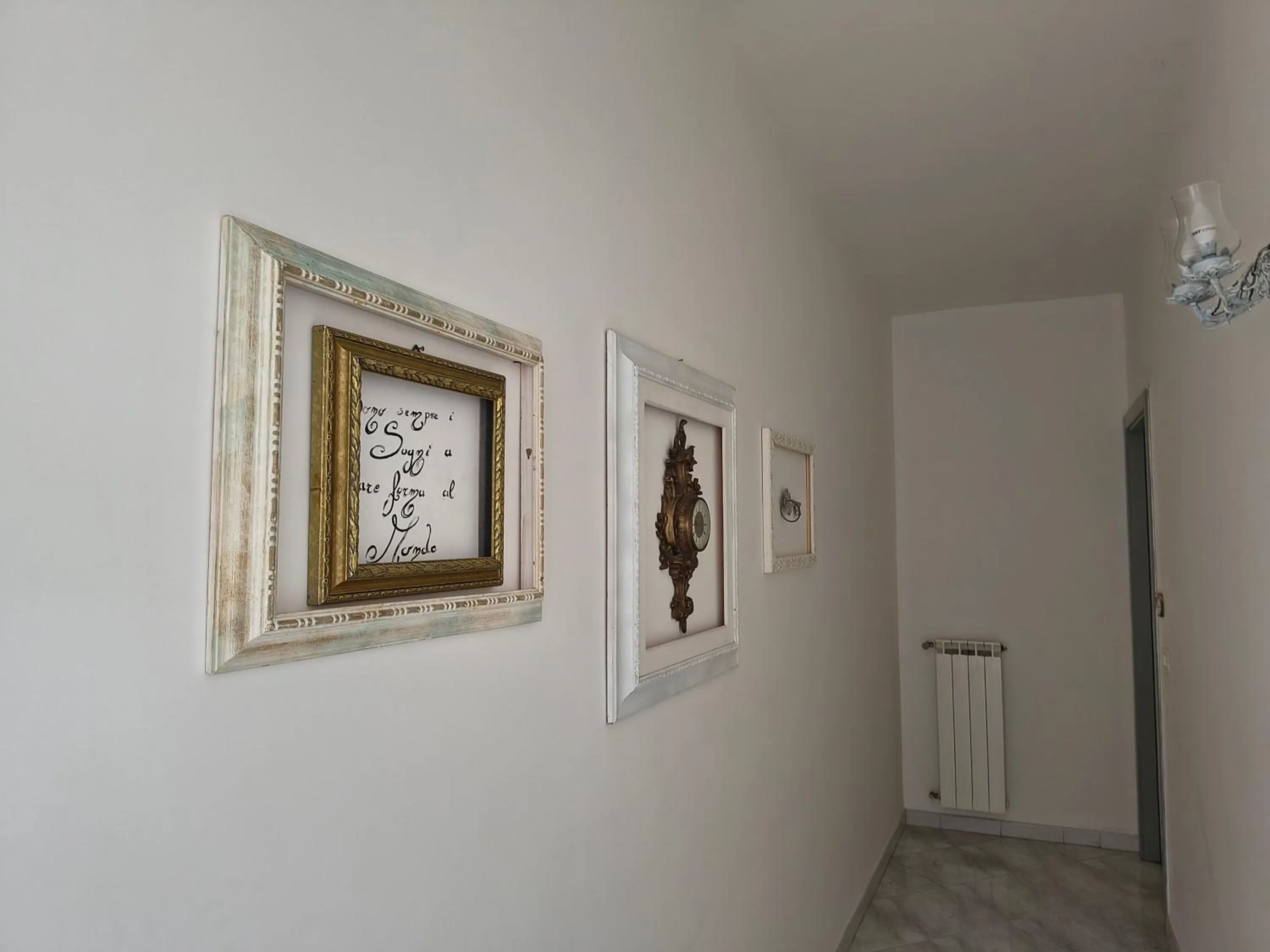 Decorative detail in La Corte delle Vanità