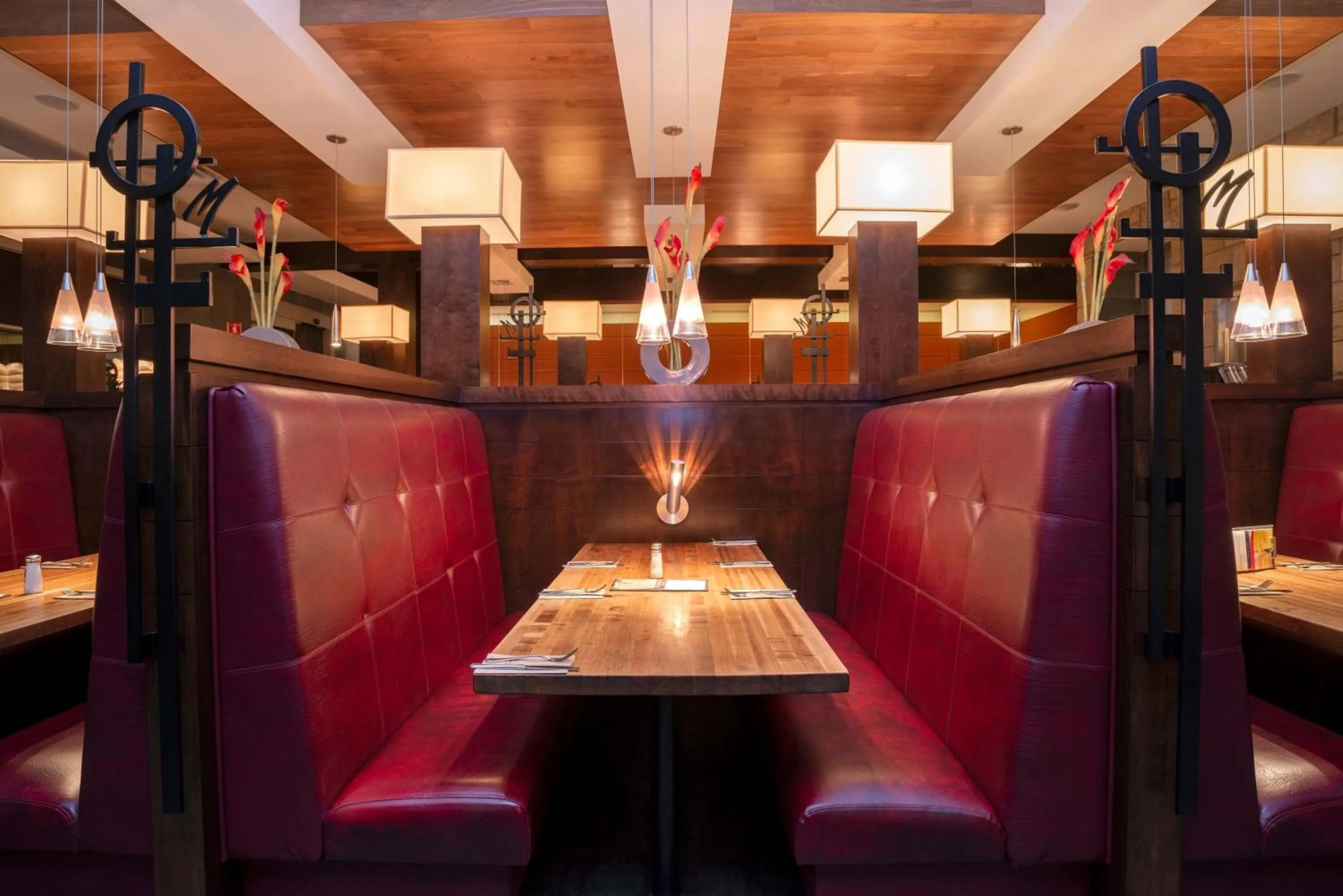 Restaurant/places to eat in Sandman Hotel & Suites Regina