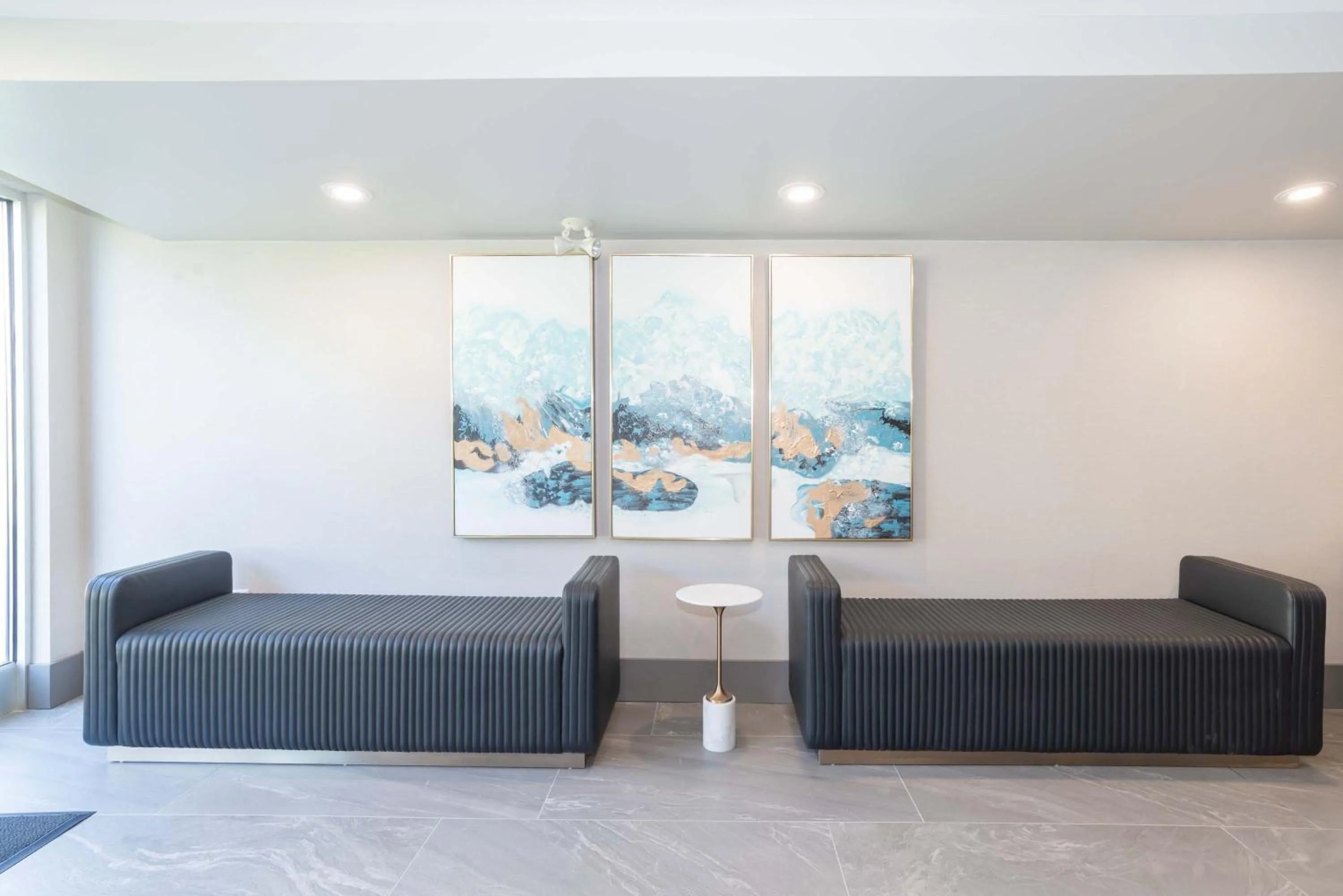 Lobby or reception in Sandman Hotel & Suites Regina