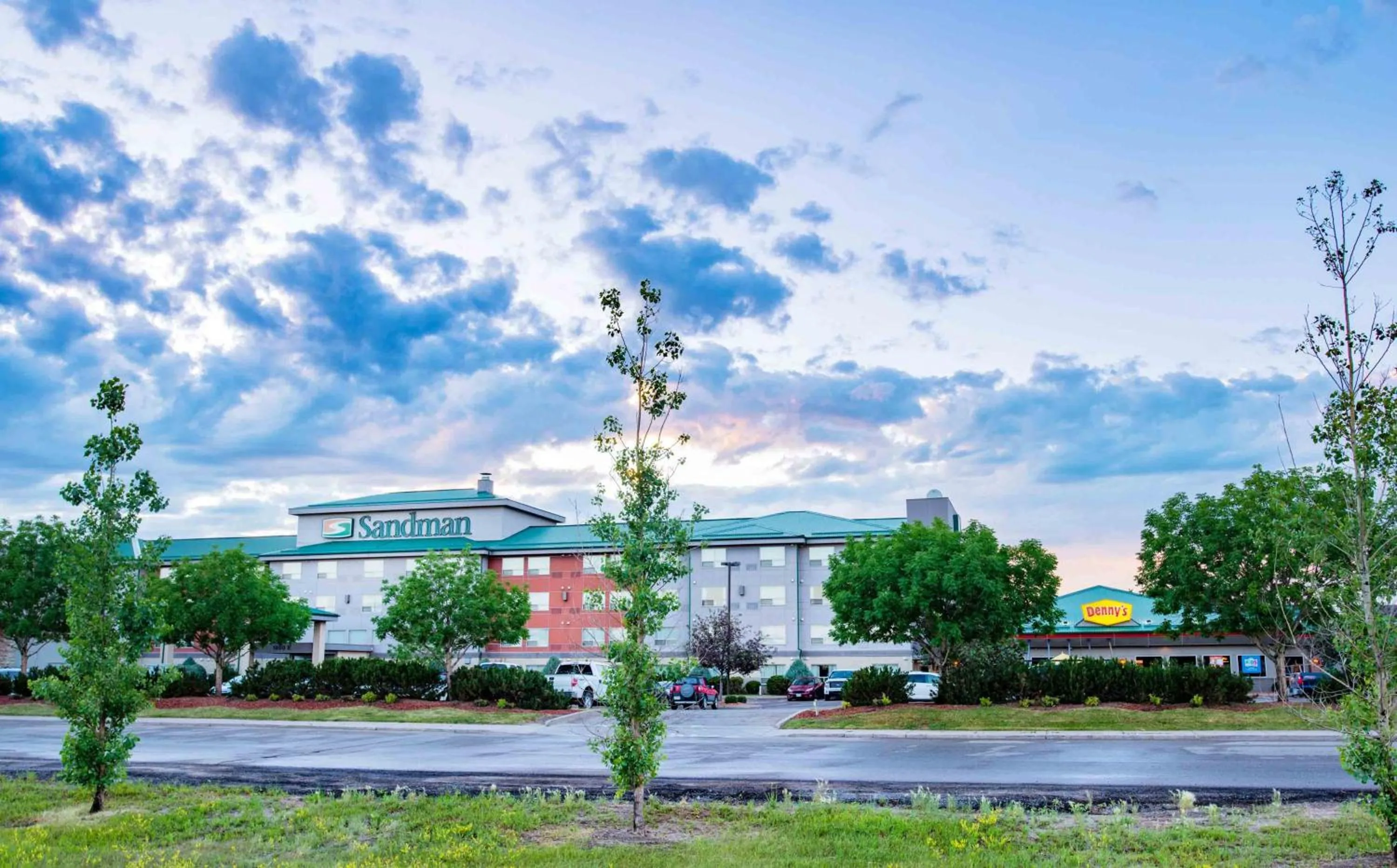 Property building in Sandman Hotel & Suites Regina