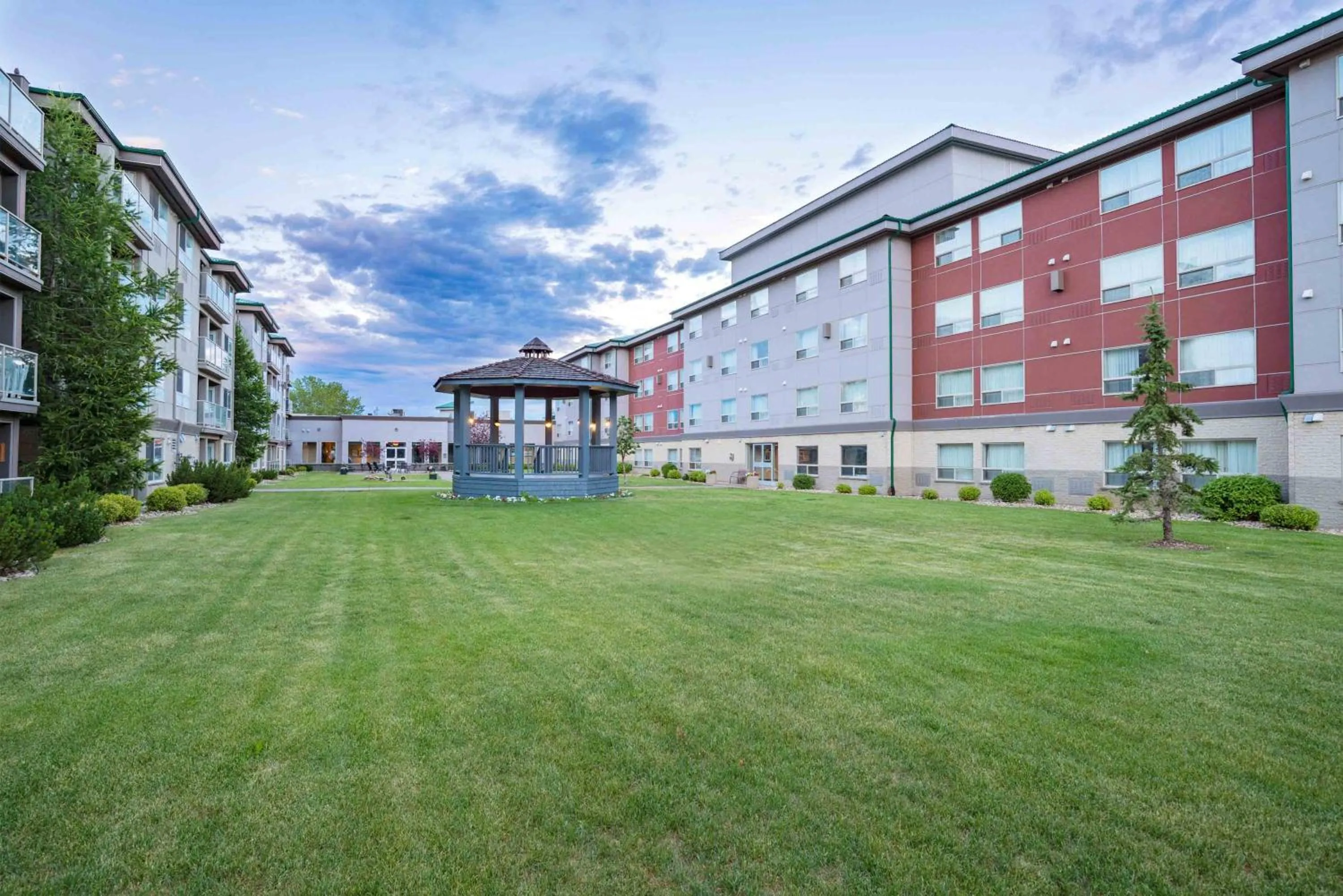 Garden in Sandman Hotel & Suites Regina