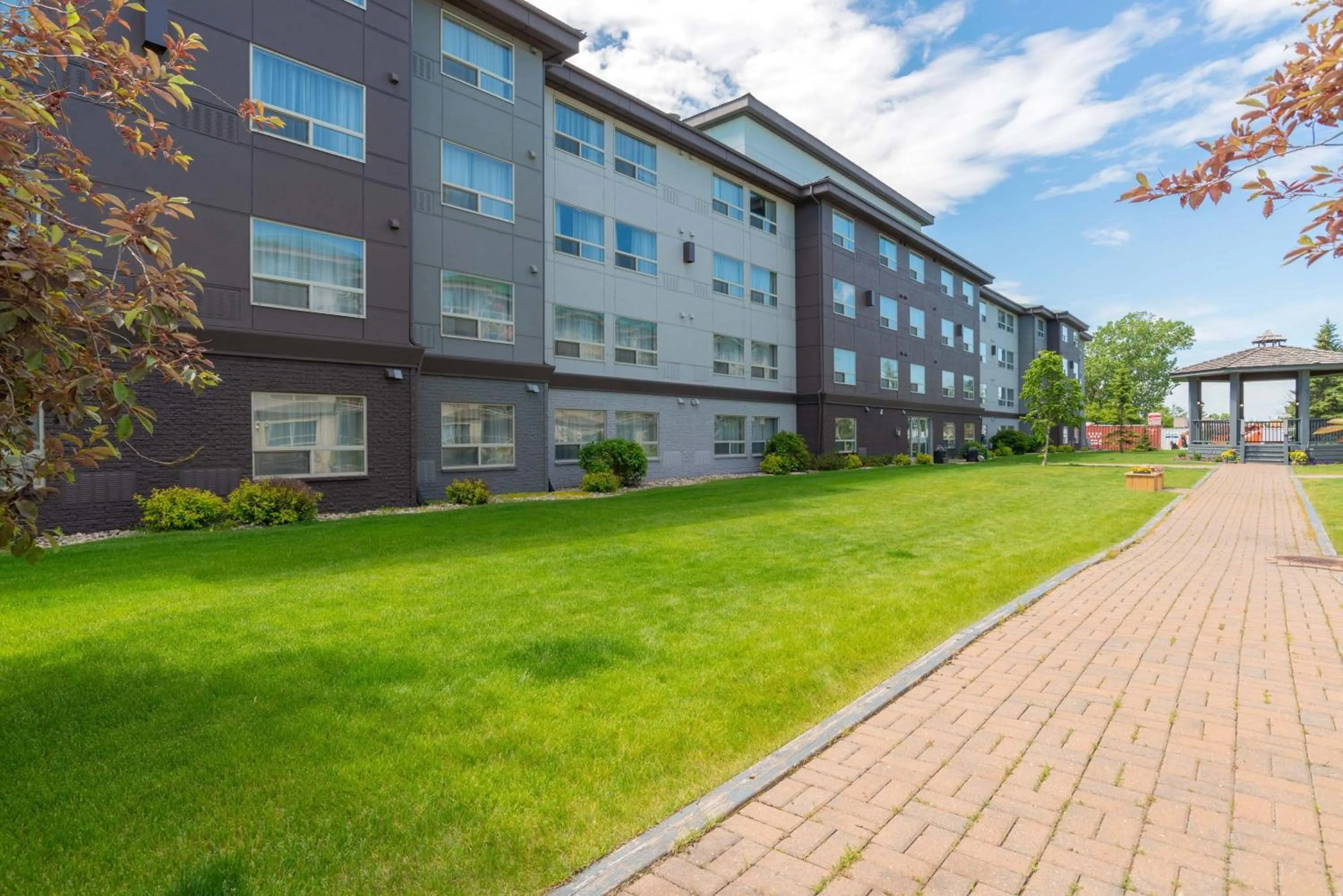 Property building in Sandman Hotel & Suites Regina