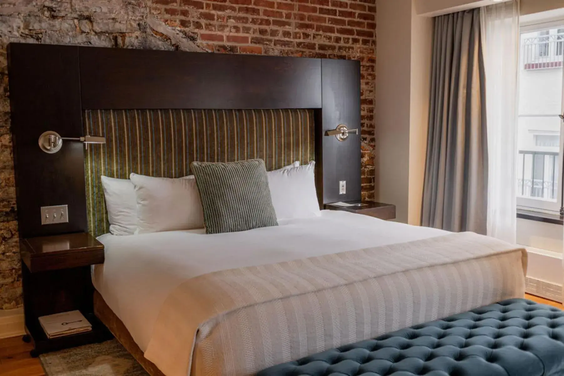 Luxury King Room in Auberge Saint-Antoine Luxury King Room in Auberge Saint-Antoine