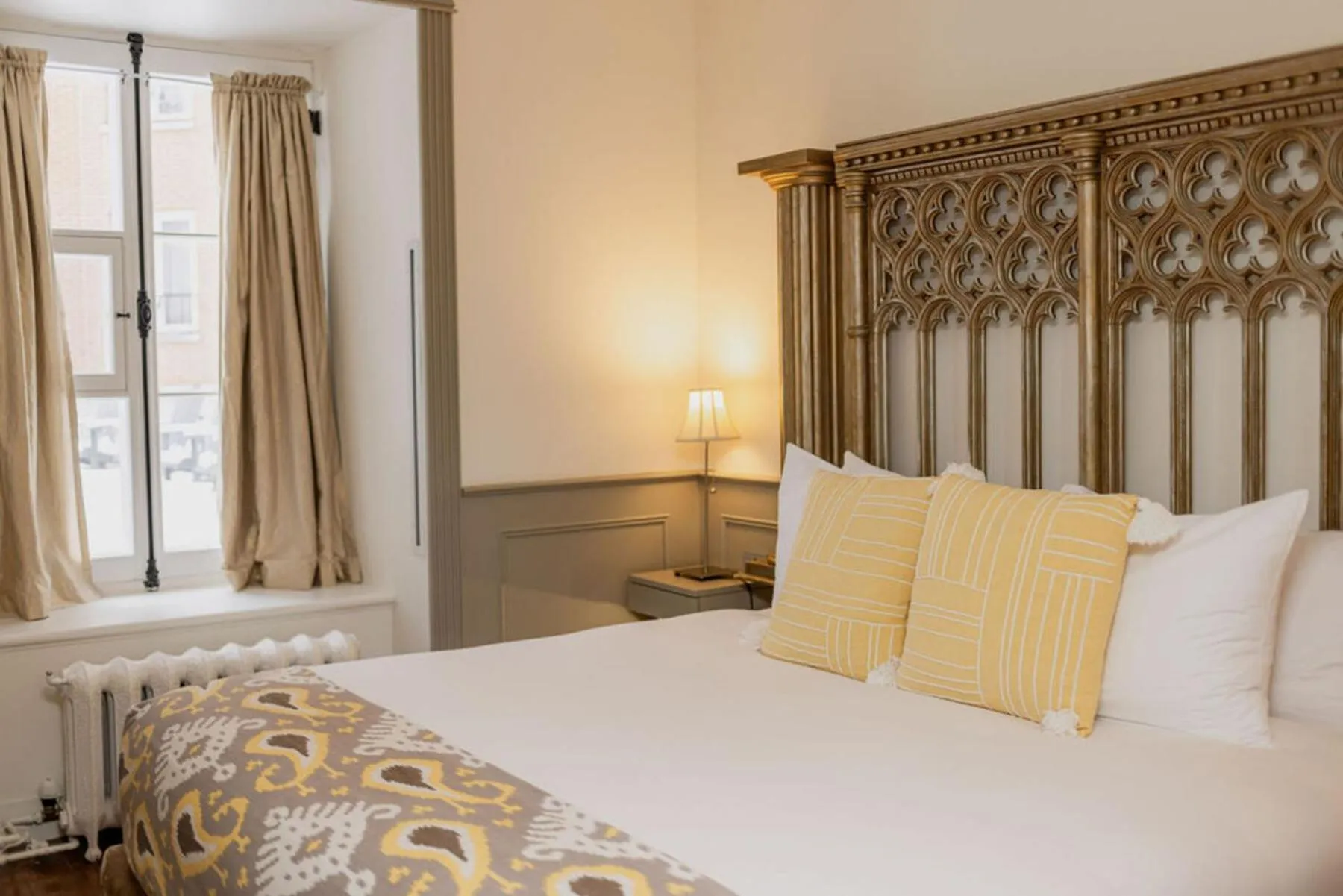 Bedroom, Bed in Auberge Saint-Antoine