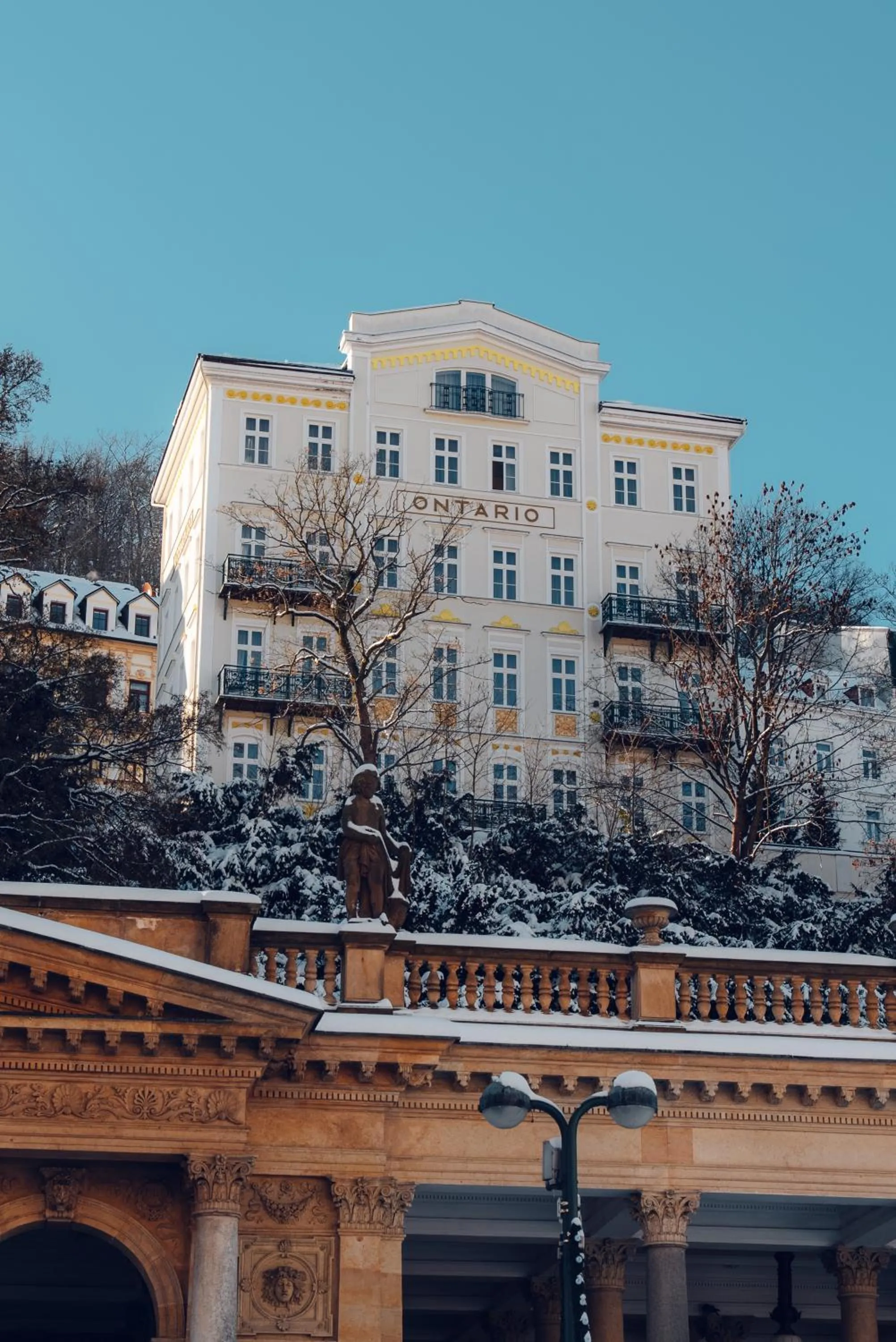 Property building in Hotel Ontario