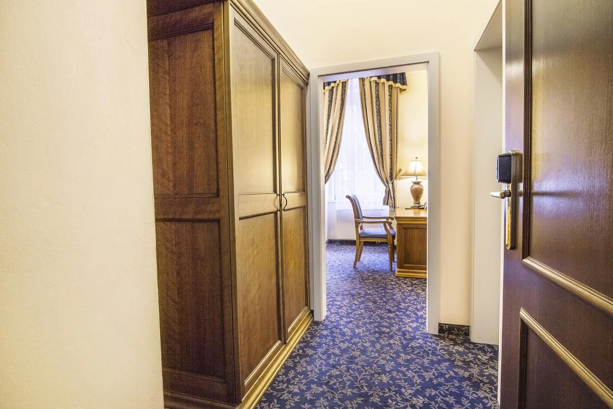 Living room, Bed in Hotel Ontario