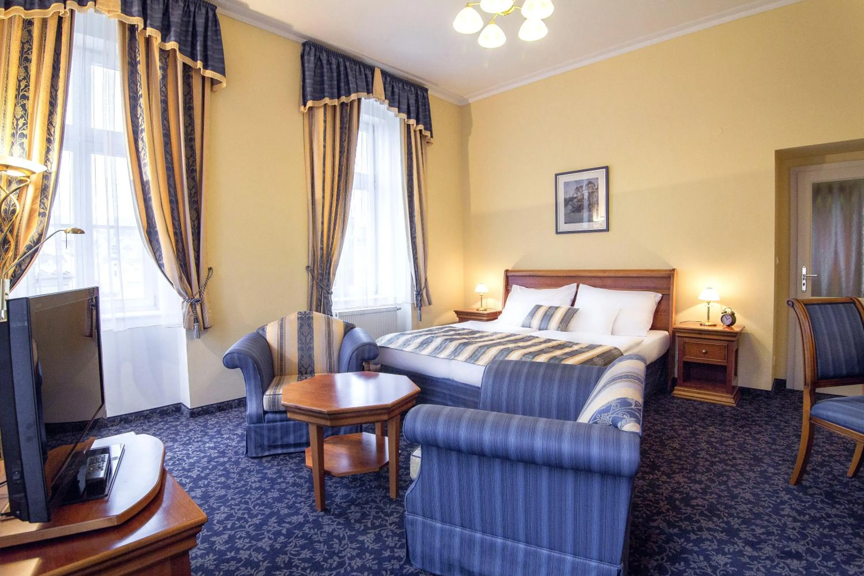 Bed in Hotel Ontario