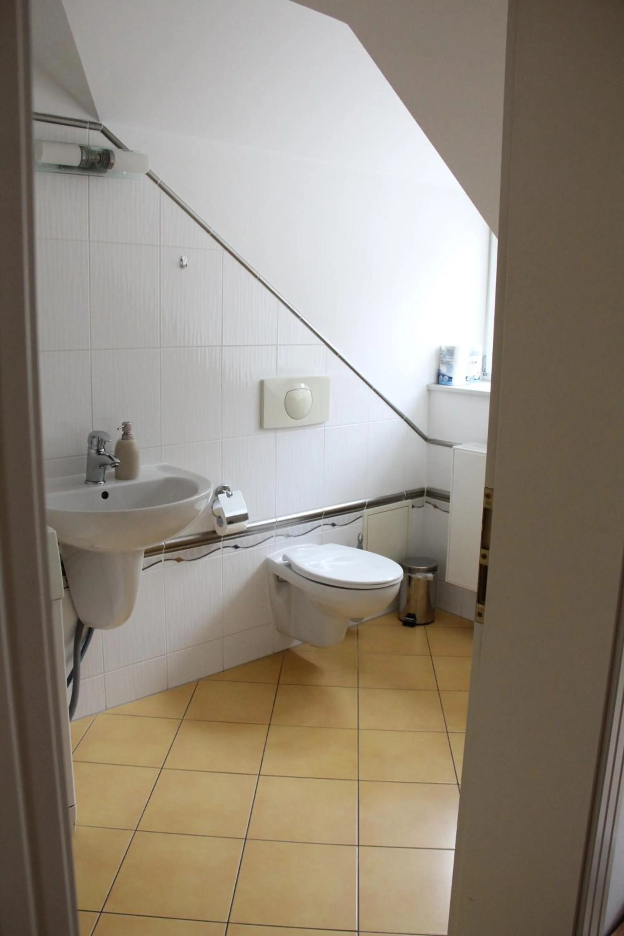 Toilet in Hotel Ontario