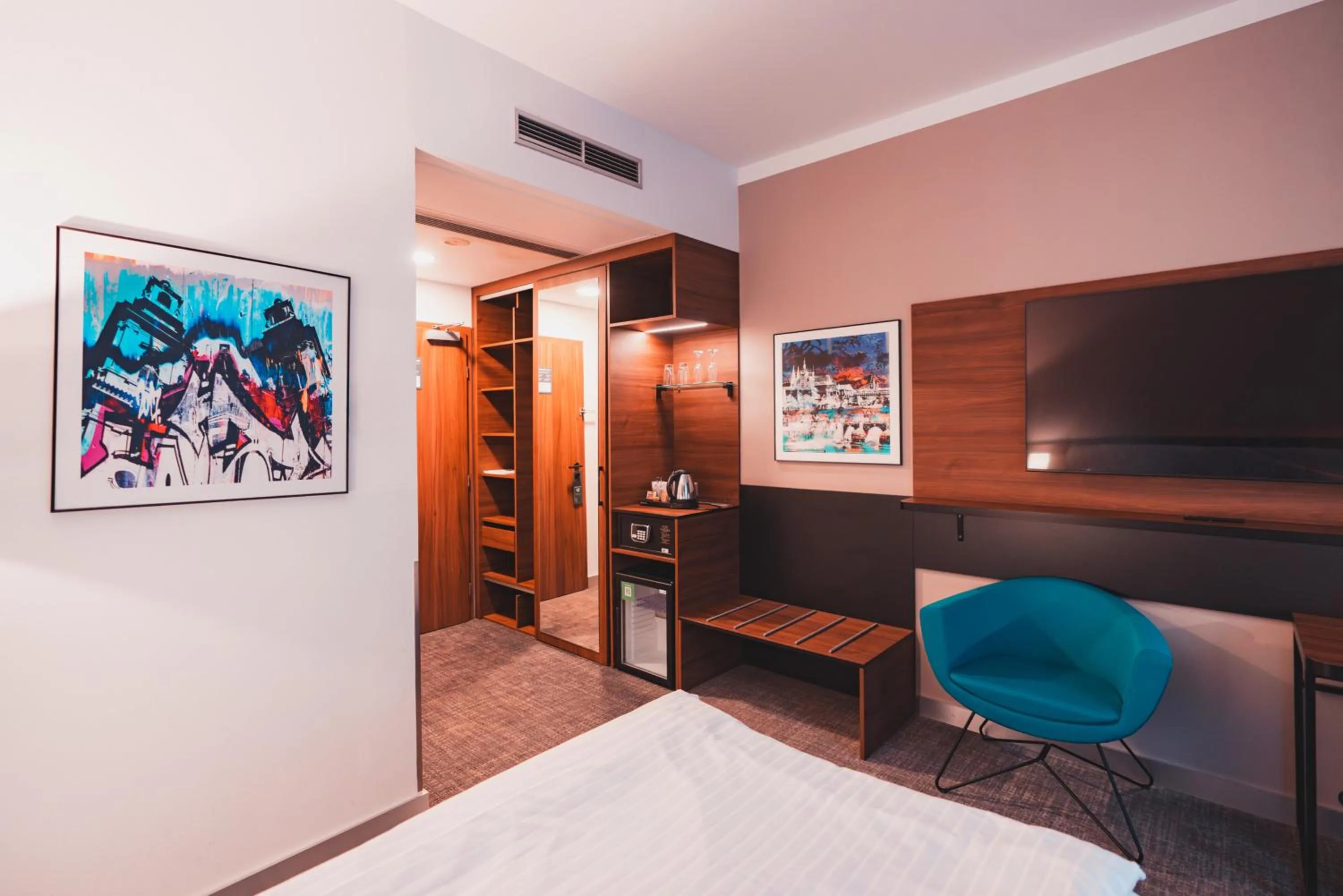 Photo of the whole room, Bed in Holiday Inn Prague by IHG