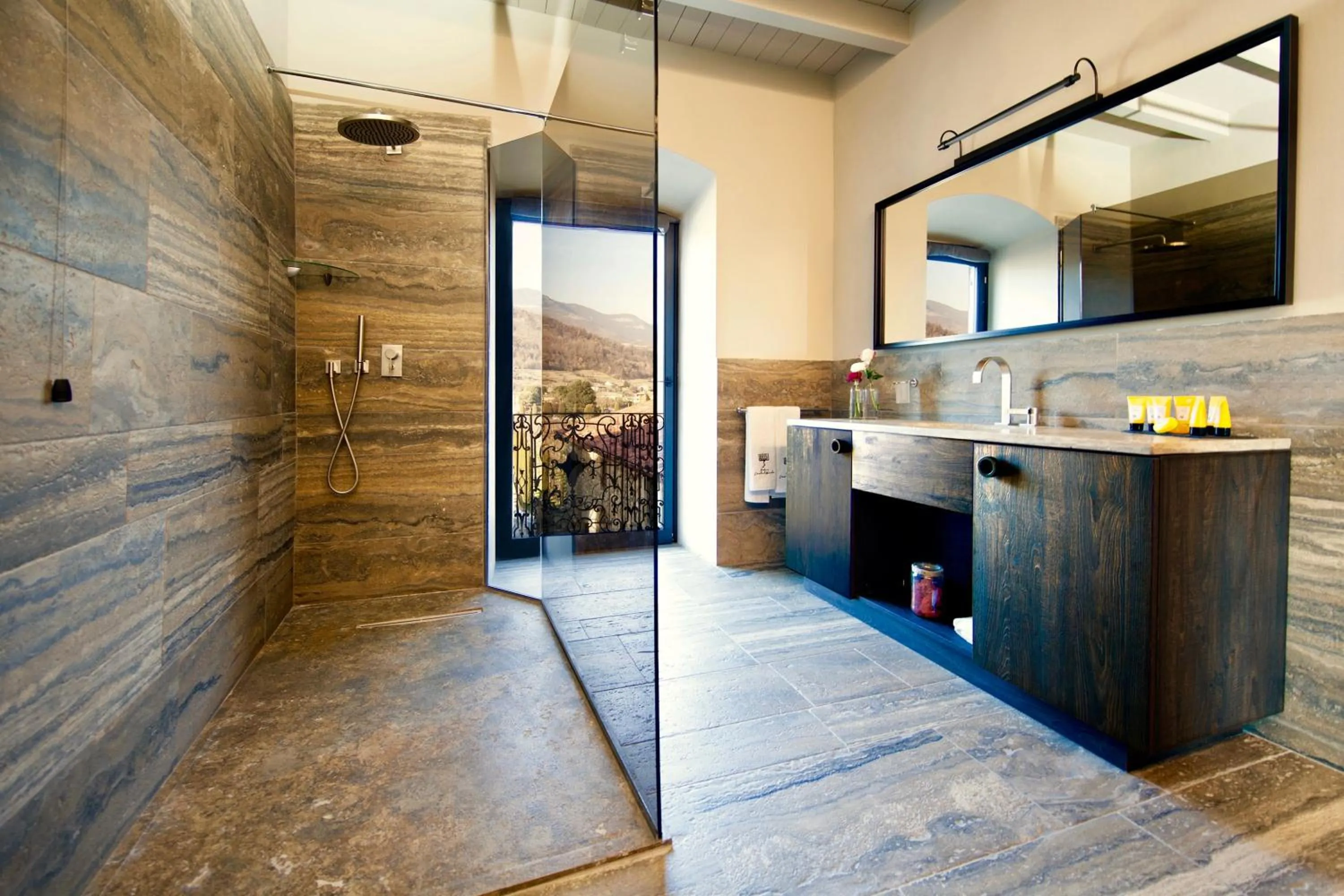 Shower in Podere Castel Merlo Resort