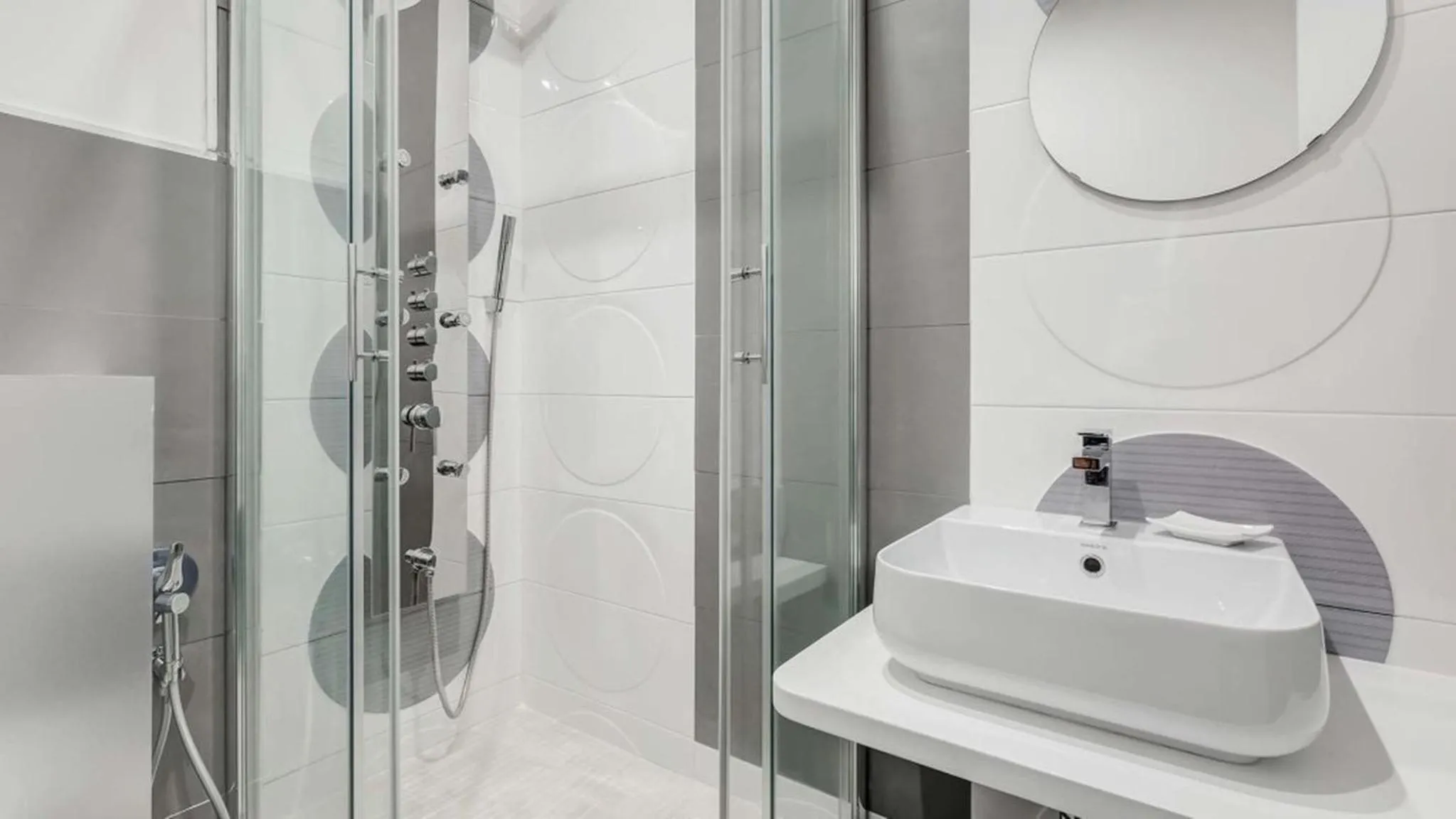 Shower in Scipioni Best Rooms