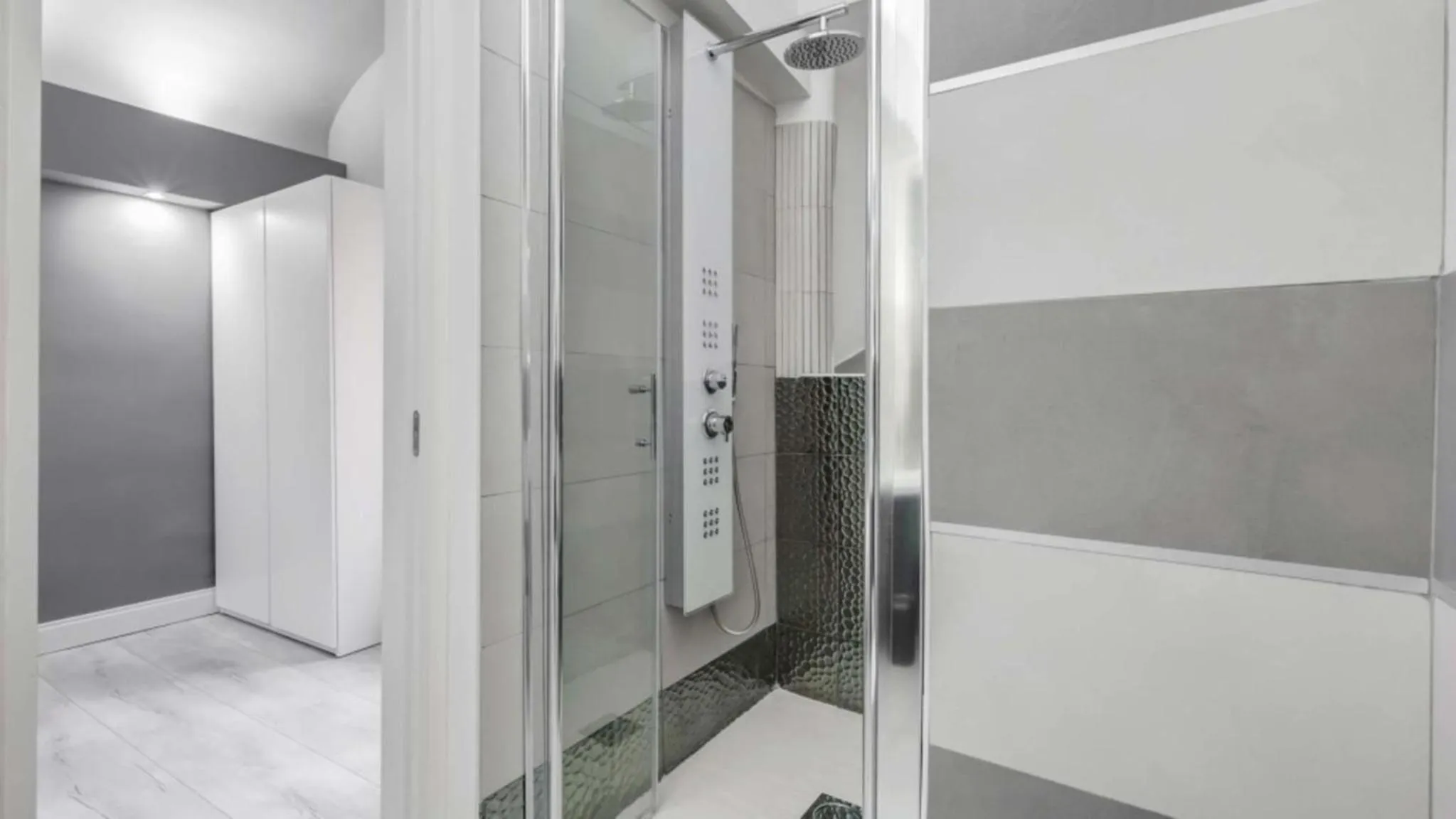 Shower in Scipioni Best Rooms
