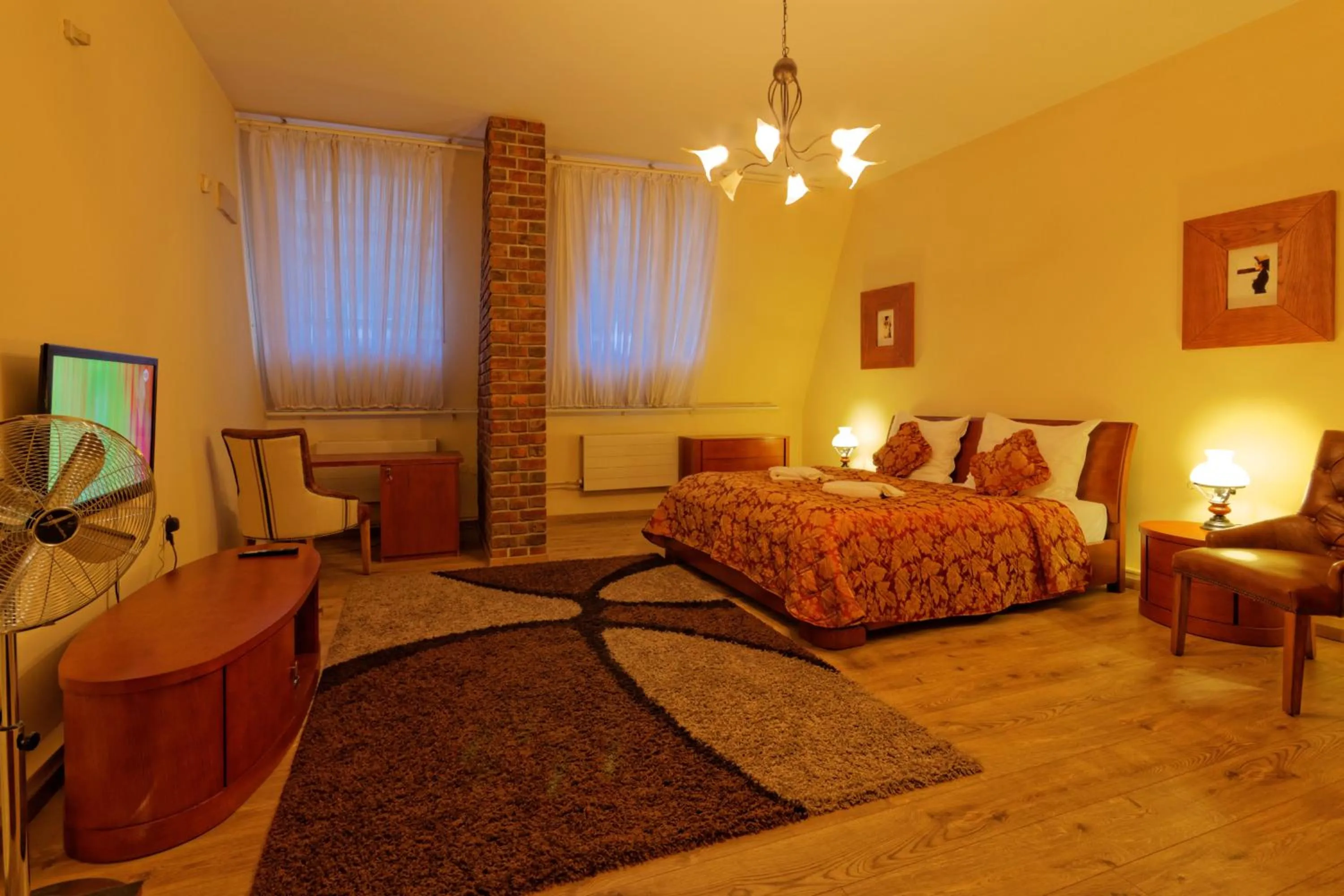 Photo of the whole room, Bed in Enjoy Inn