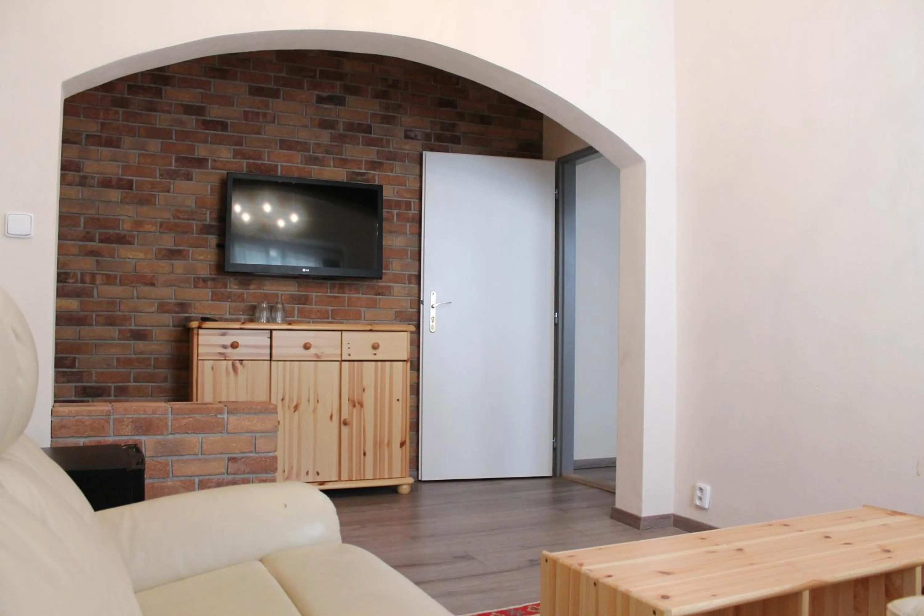 Communal lounge/ TV room in Enjoy Inn