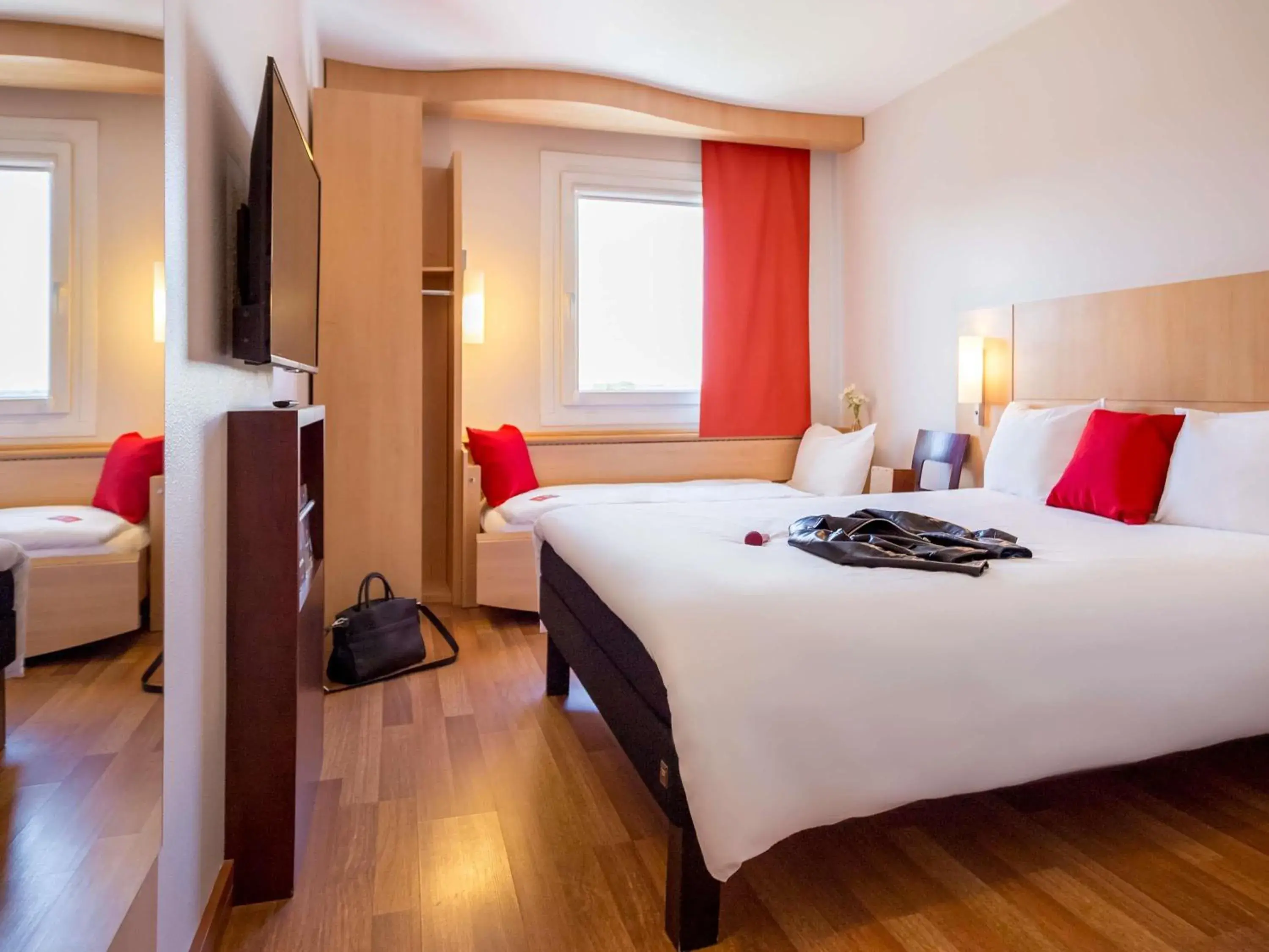 Double Room with Extra Bed - single occupancy in Ibis Hotel Plzeň Double Room with Extra Bed - single occupancy in Ibis Hotel Plzeň