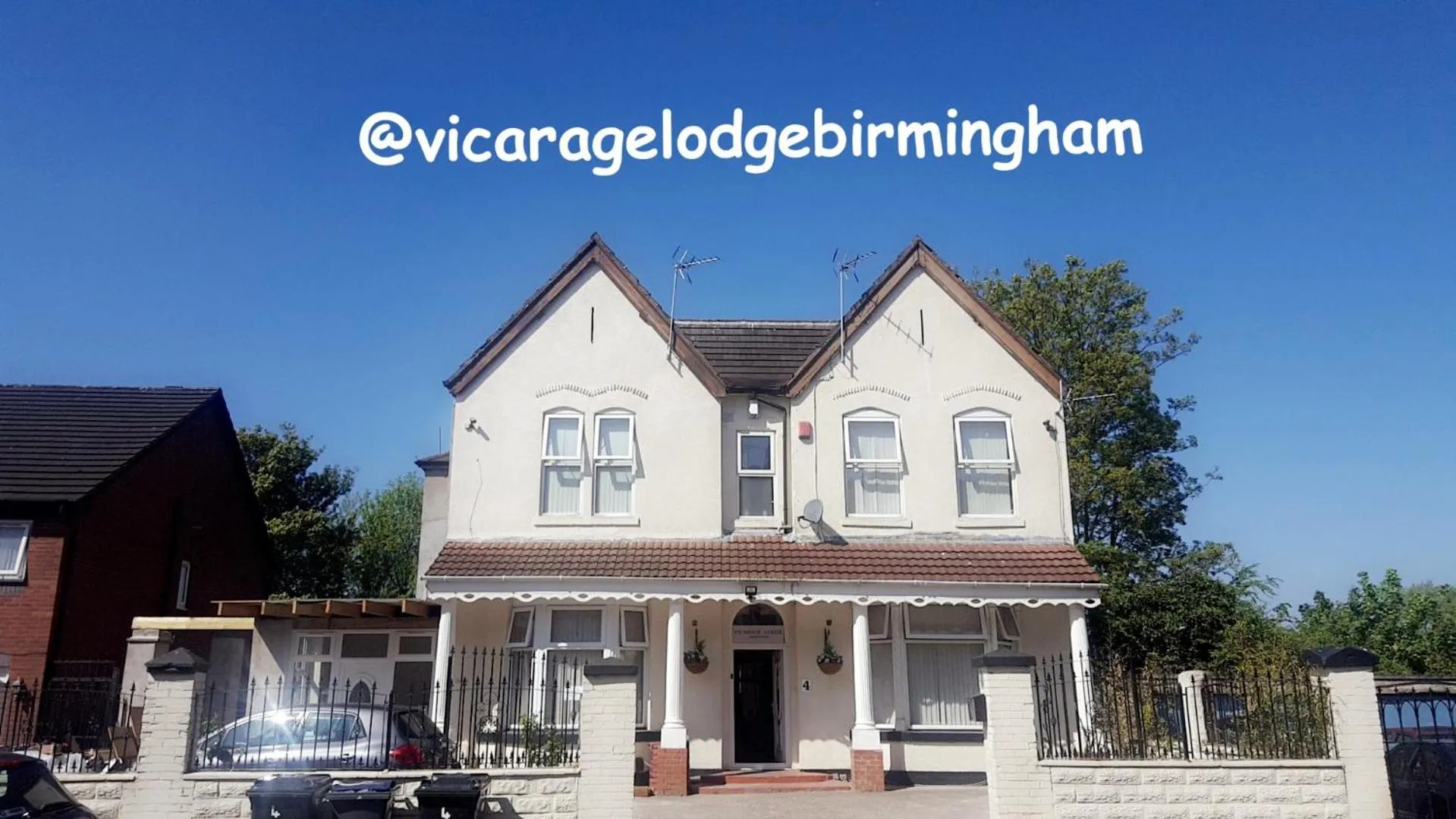 Facade/entrance in Vicarage Lodge Birmingham