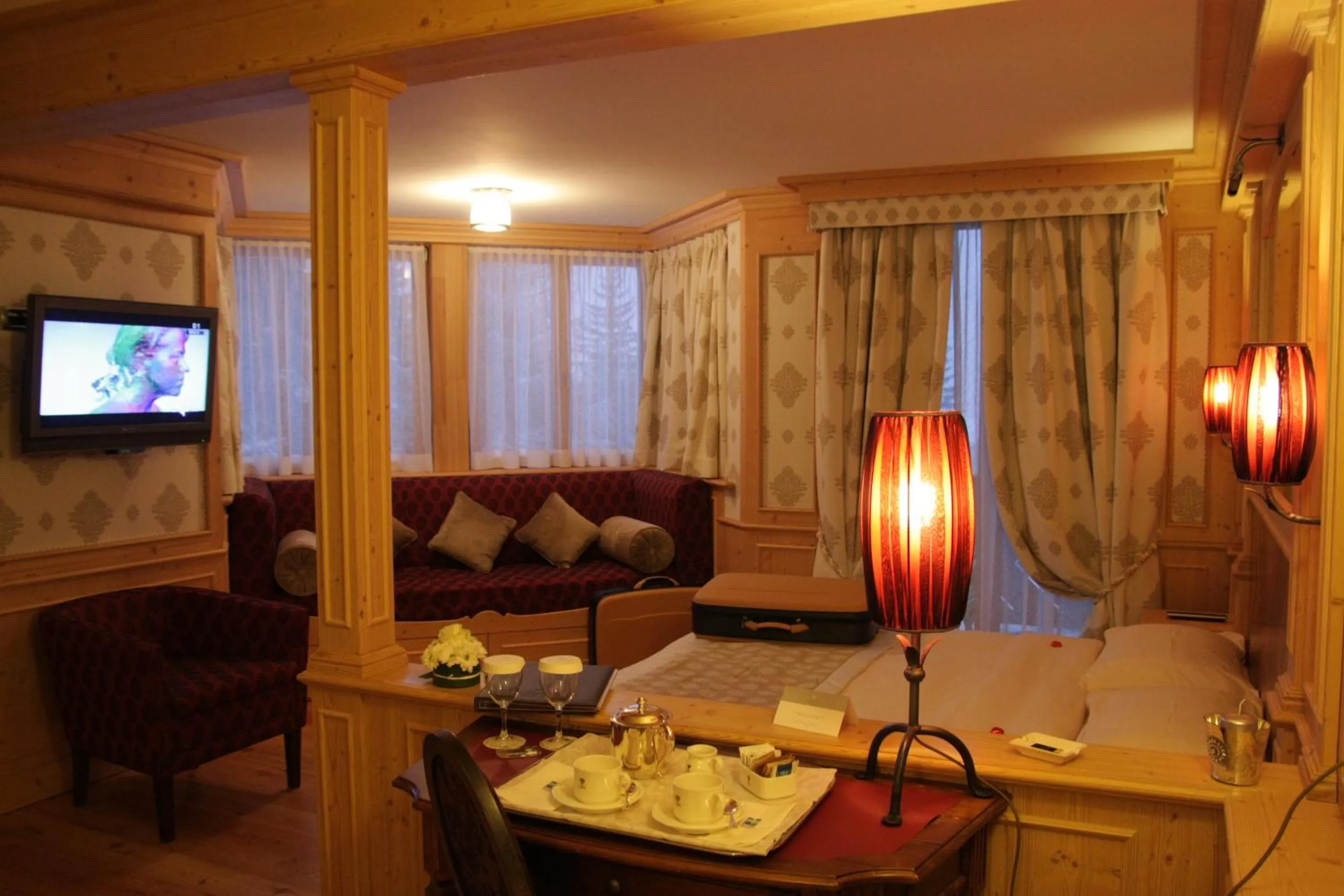 Photo of the whole room in Cristal Palace Hotel