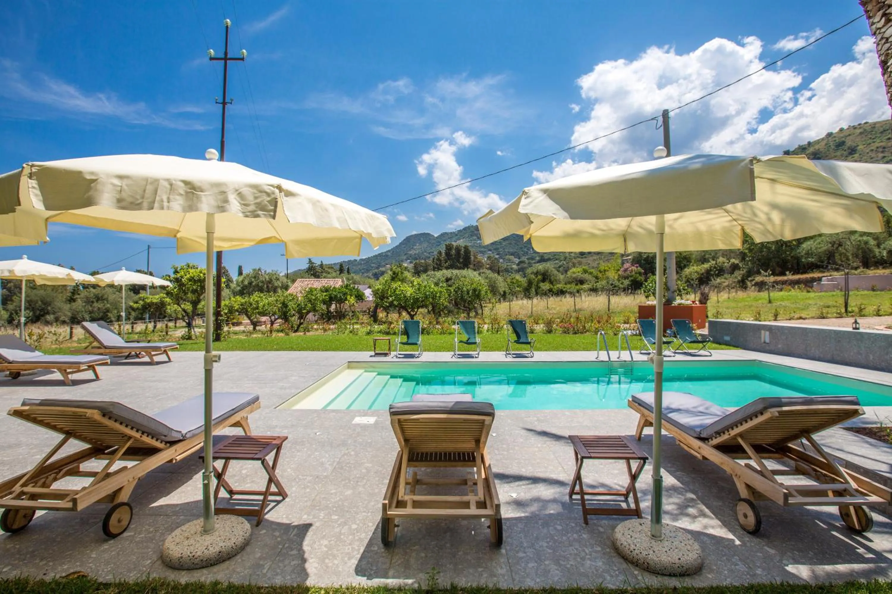 Pool view in Il dono di Atena