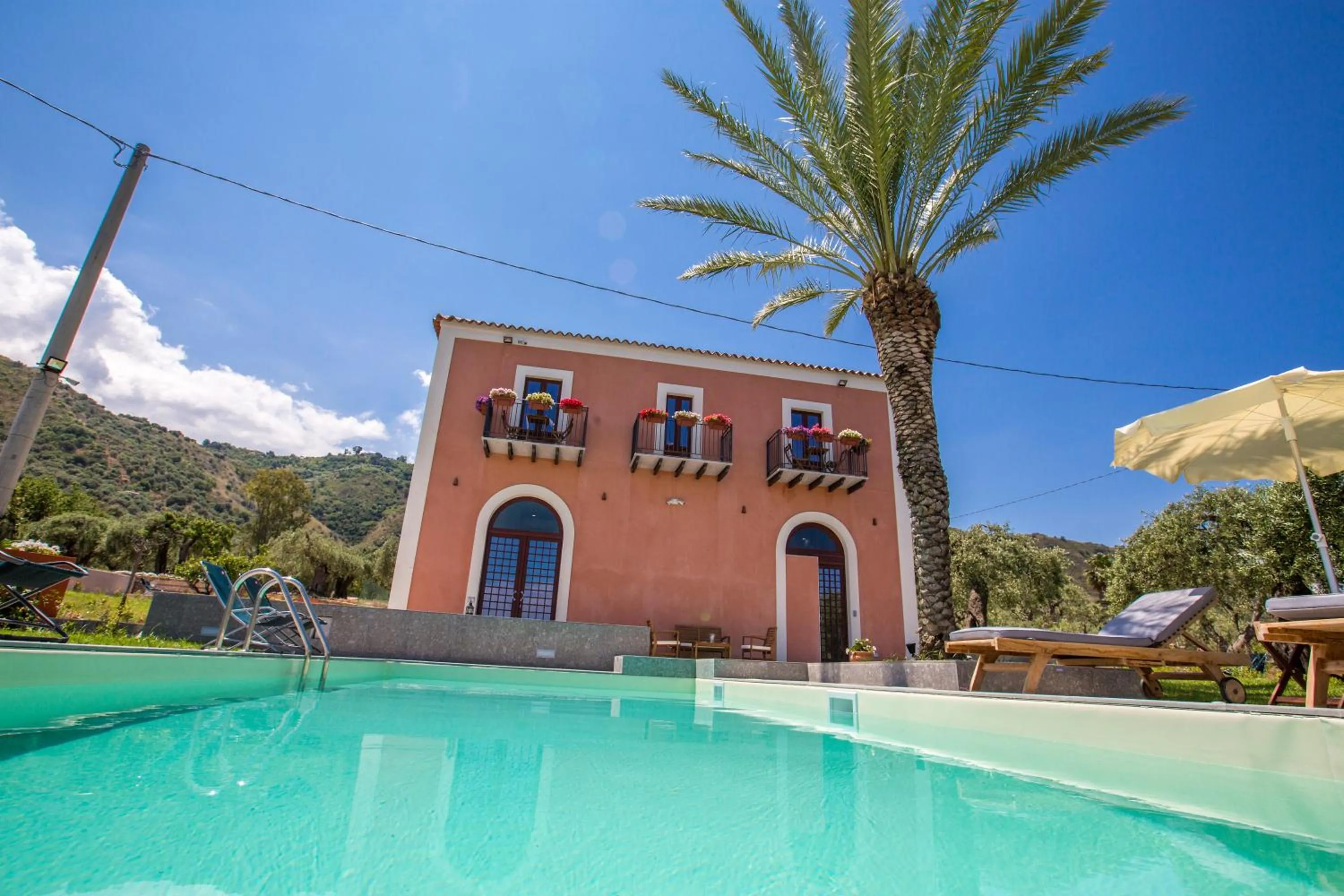 Pool view in Il dono di Atena