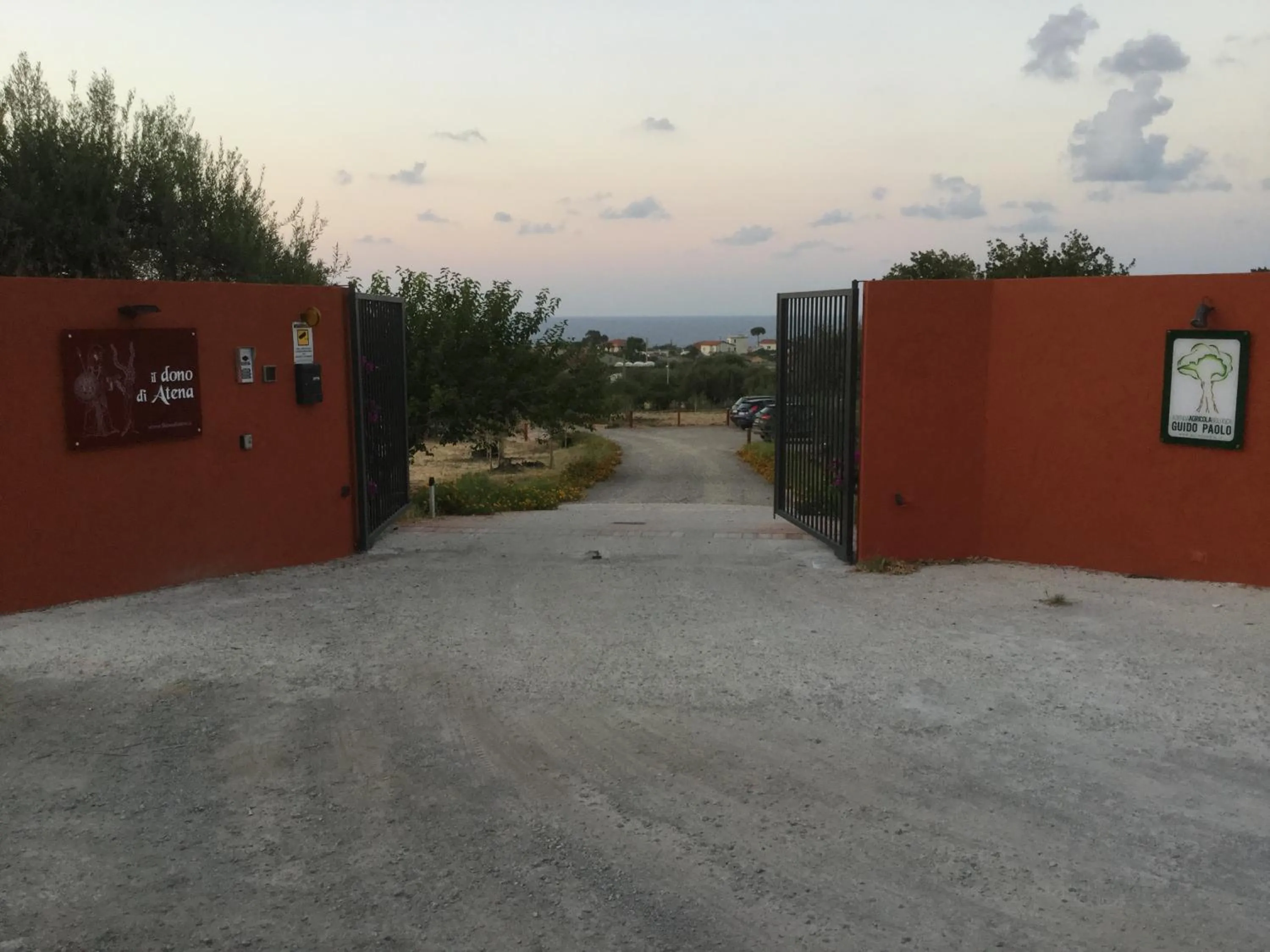 Property logo or sign in Il dono di Atena