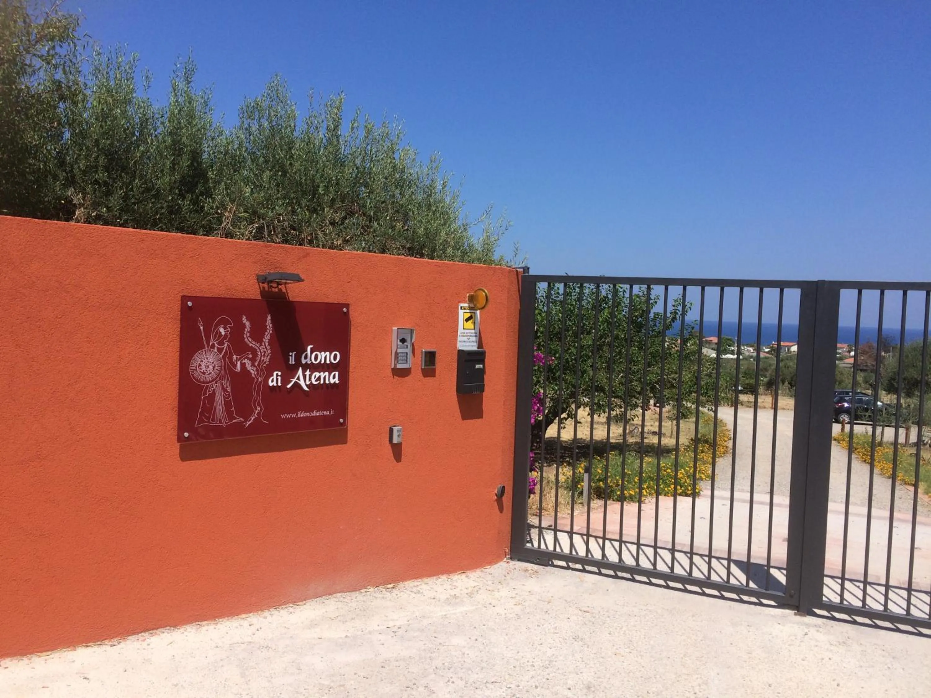 Property logo or sign in Il dono di Atena