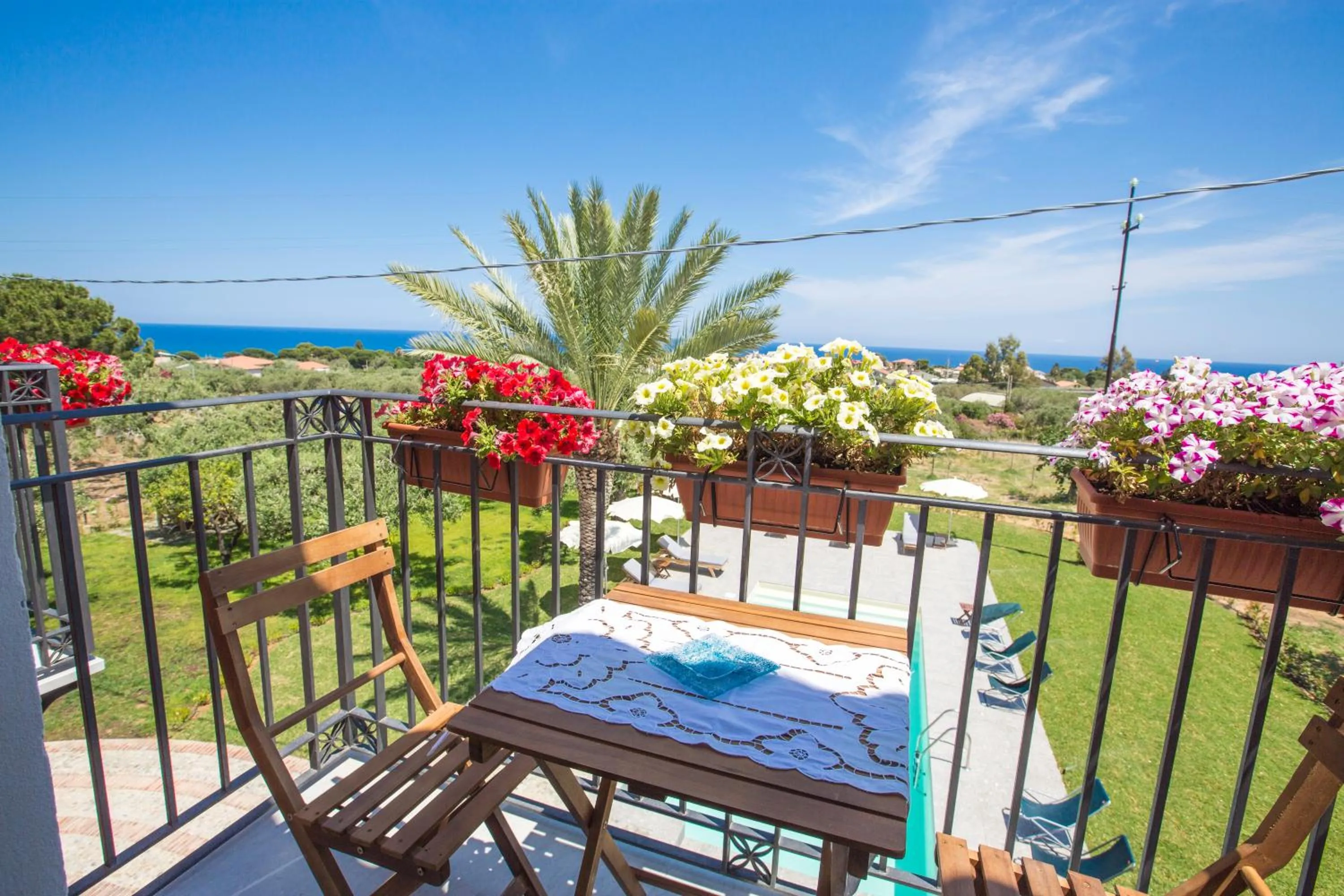 Pool view in Il dono di Atena