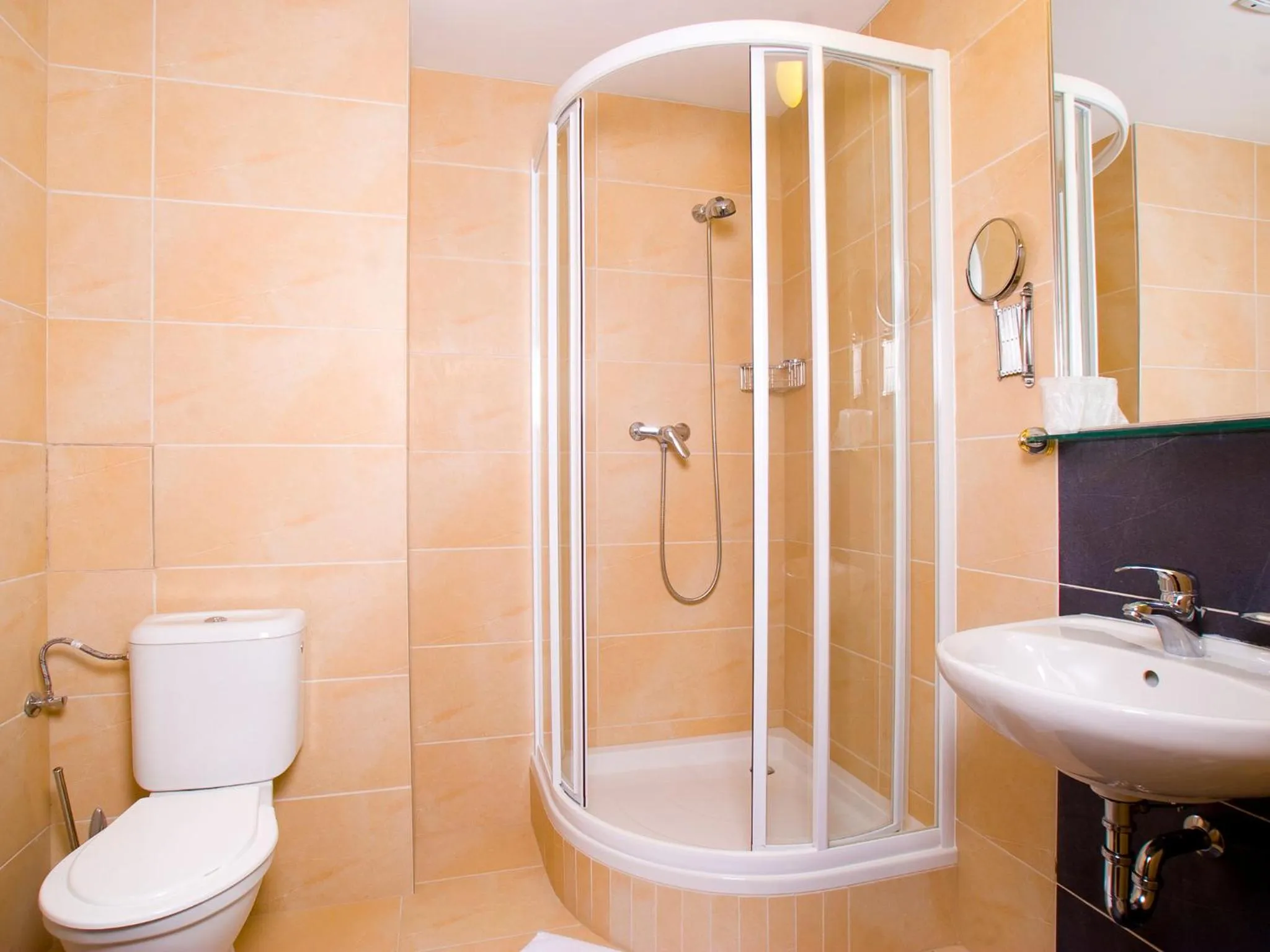 Shower in Hotel Trend