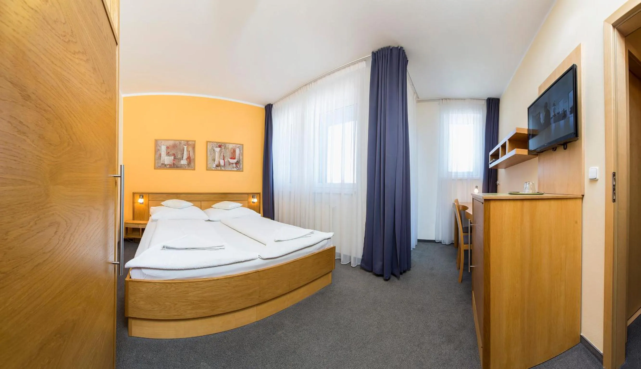 Photo of the whole room, Bed in Hotel Trend