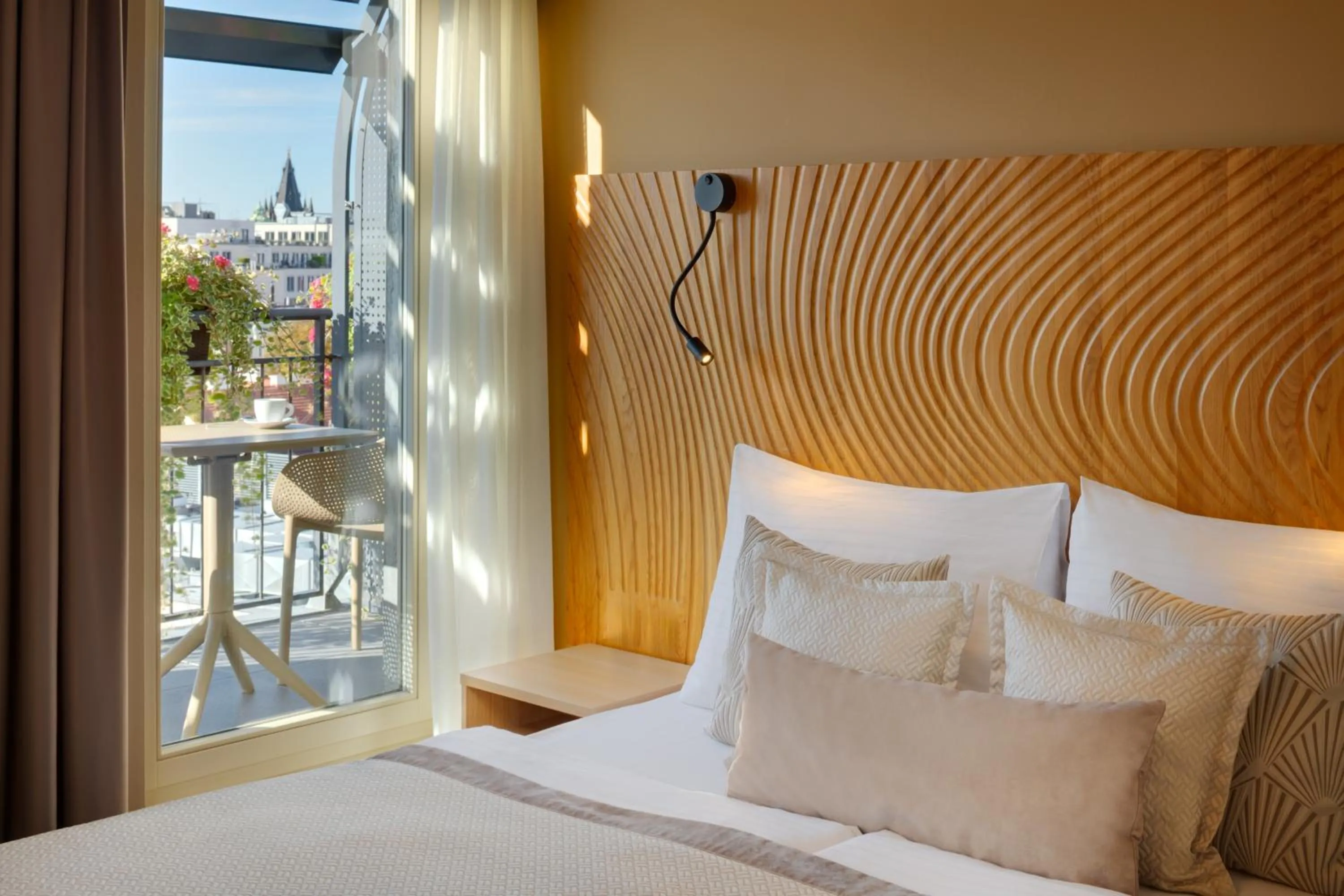 Balcony/Terrace, Bed in Hotel Clement