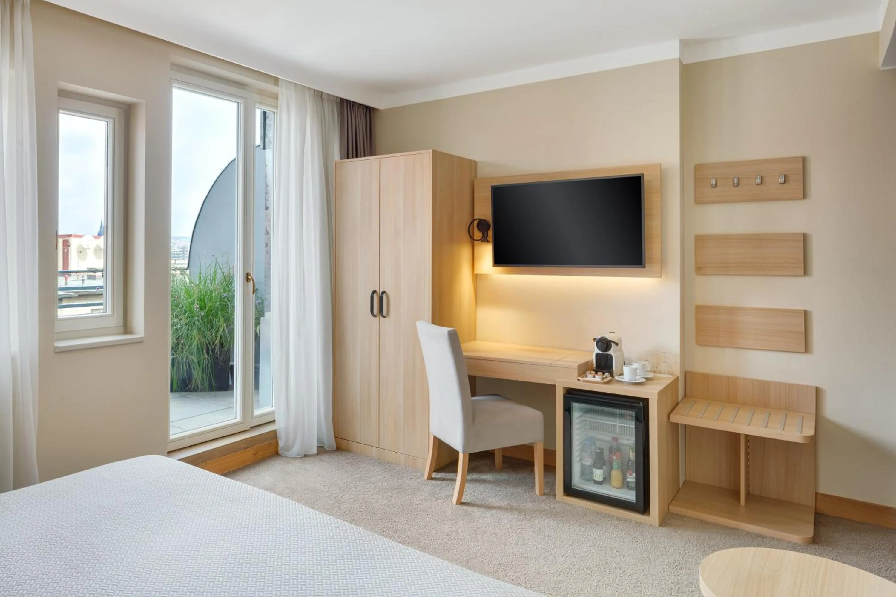 Photo of the whole room, Bed in Hotel Clement