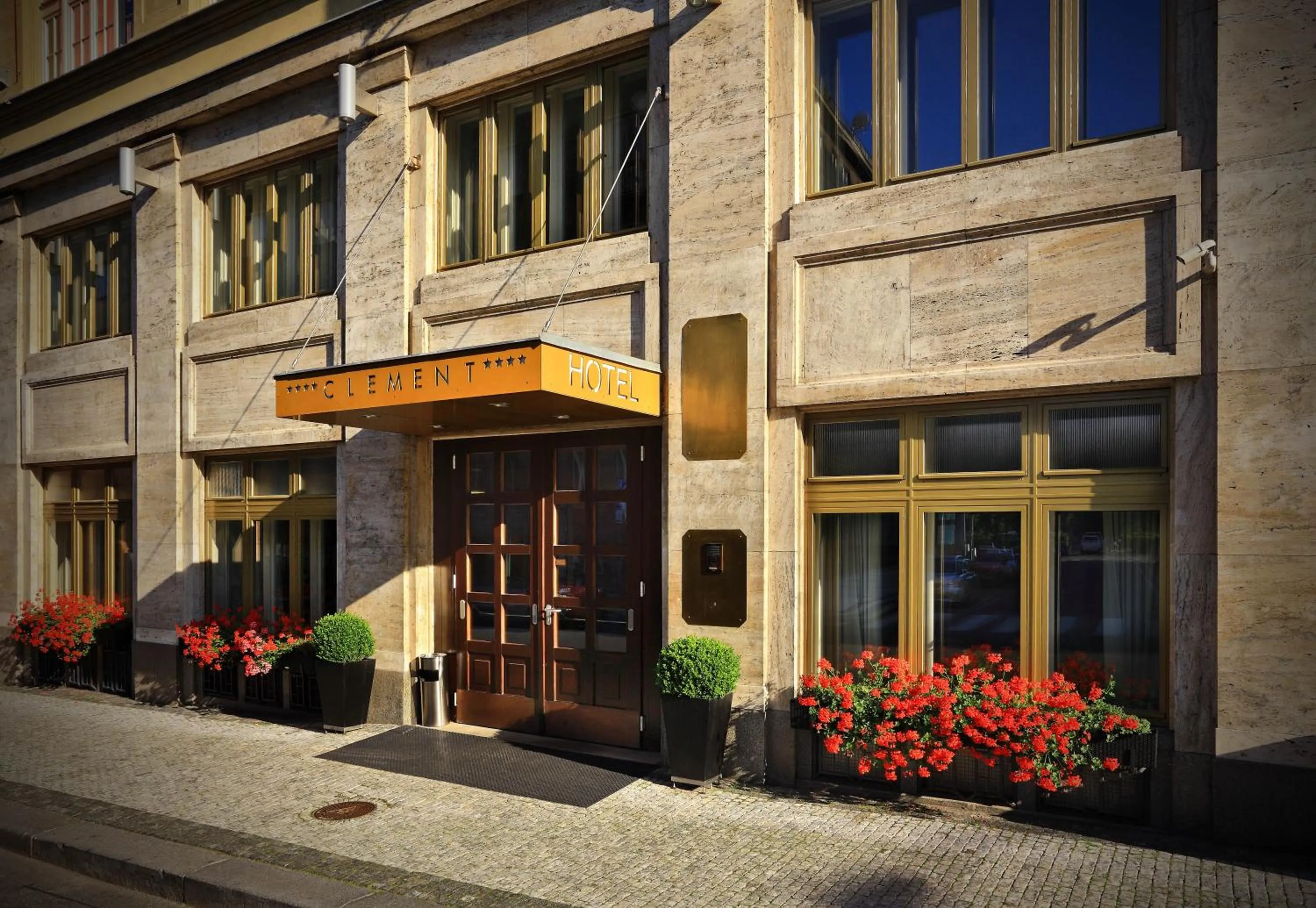 Facade/entrance in Hotel Clement