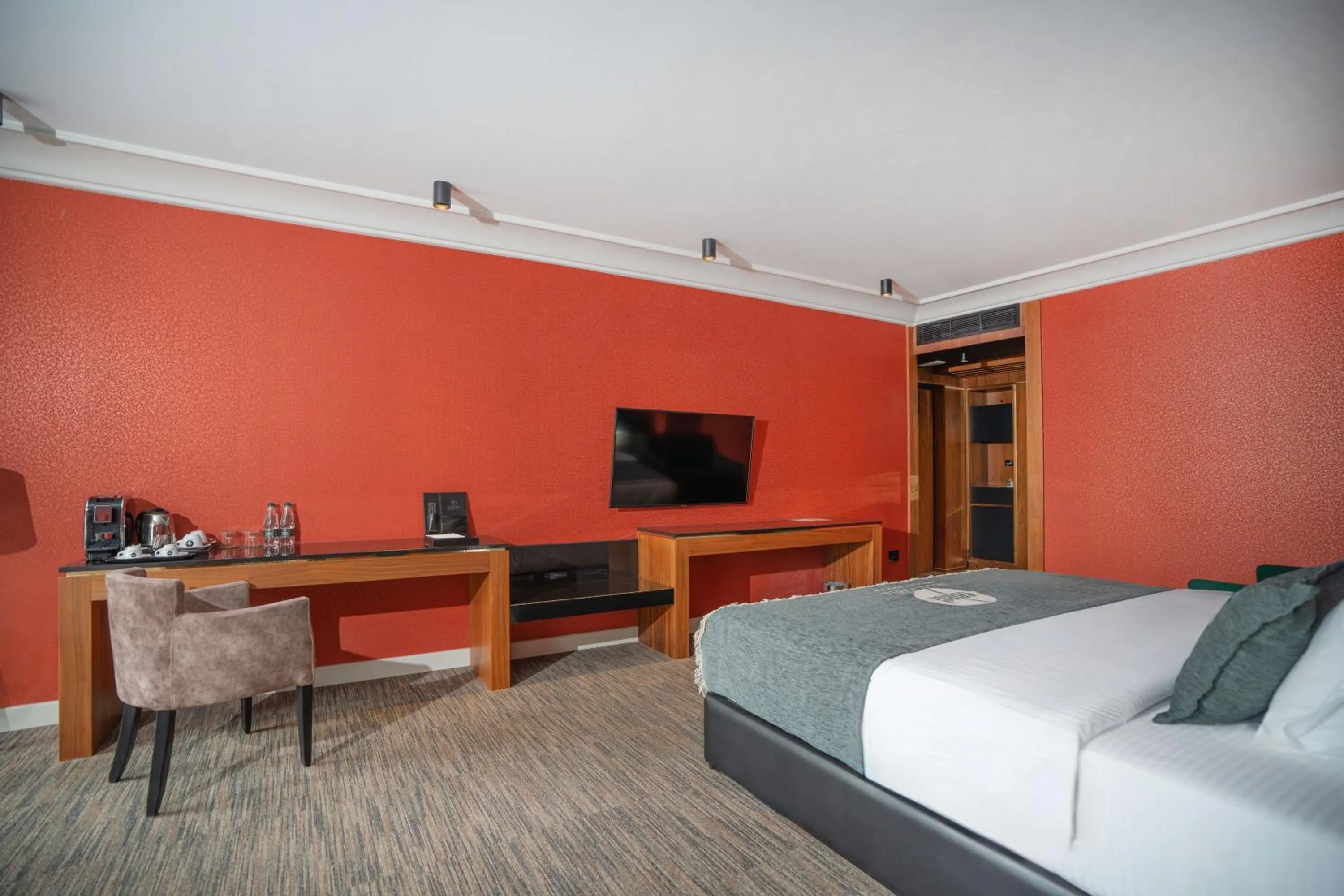 Deluxe Family Room in Select Hill Resort