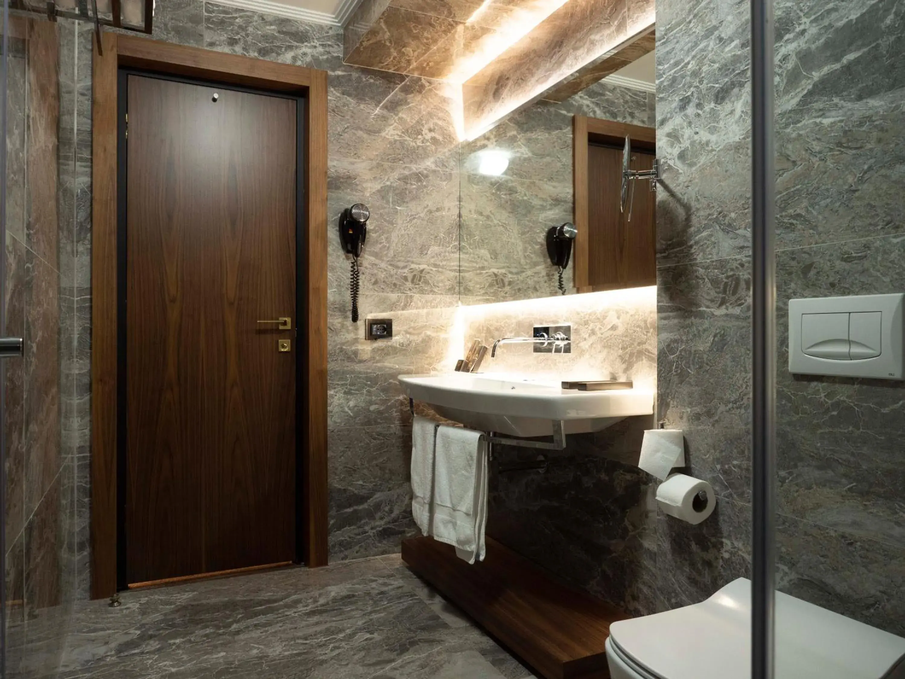 Double Room with Mountain View in Select Hill Resort Double Room with Mountain View in Select Hill Resort